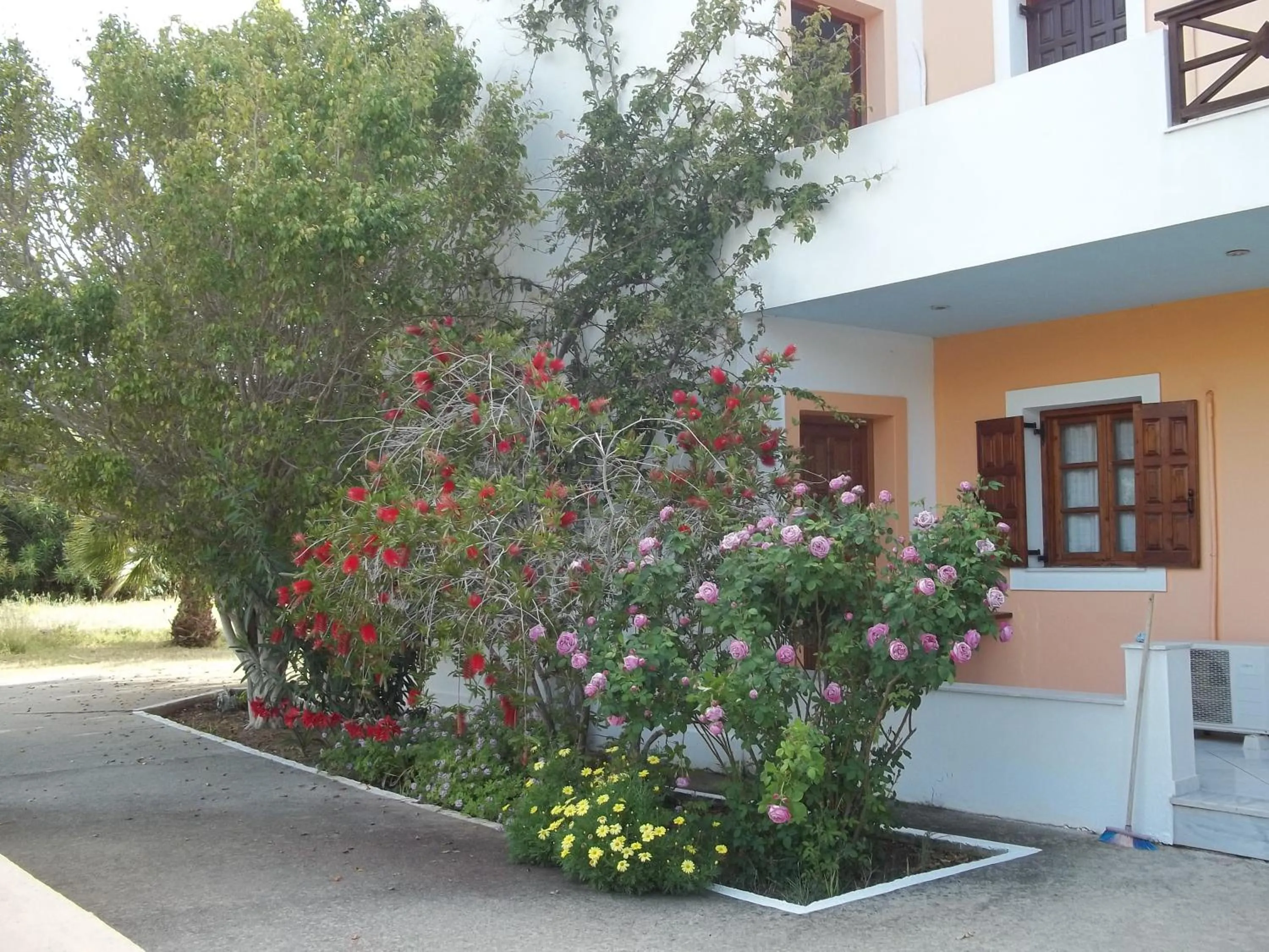 Spring in Saint Nicolas Bungalows