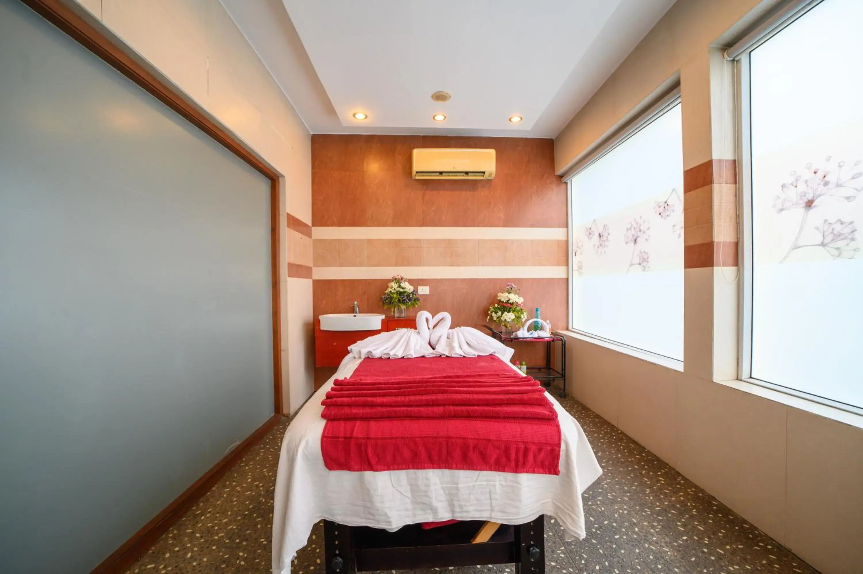 Spa and wellness centre/facilities, Bed in Sinclairs Siliguri Spa and wellness centre/facilities, Bed in Sinclairs Siliguri
