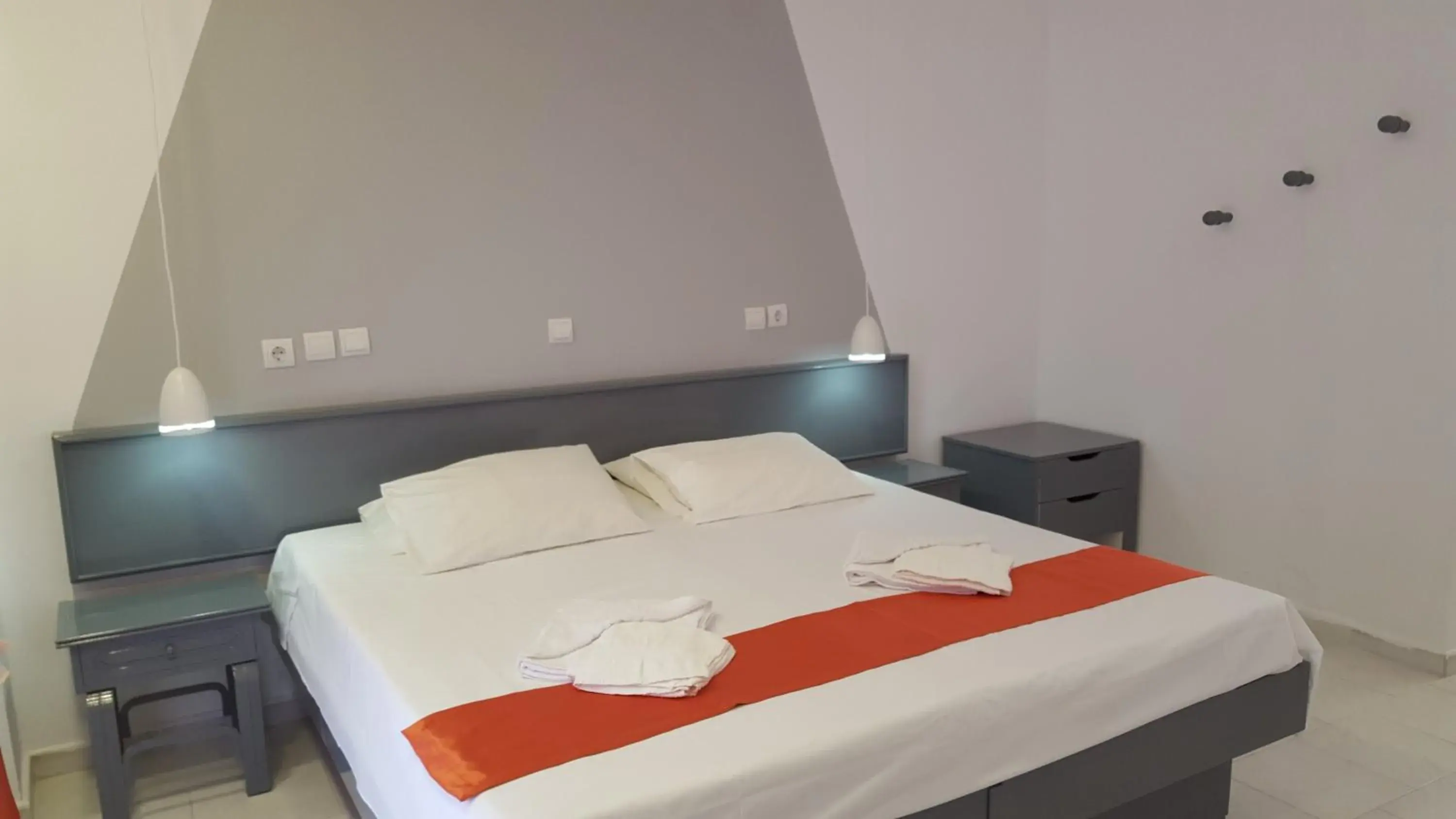 Bed in Oleander Studios Bed in Oleander Studios