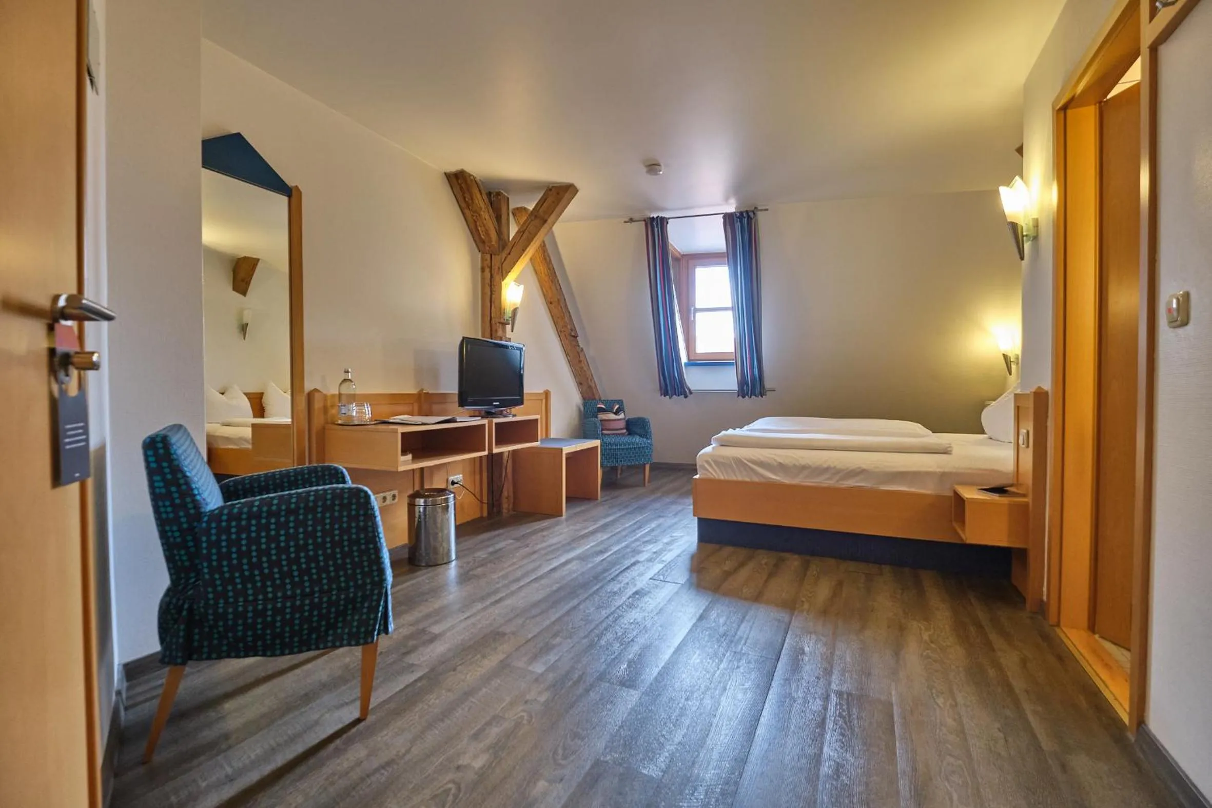 Bedroom, Bed in Hotel Roter Hahn