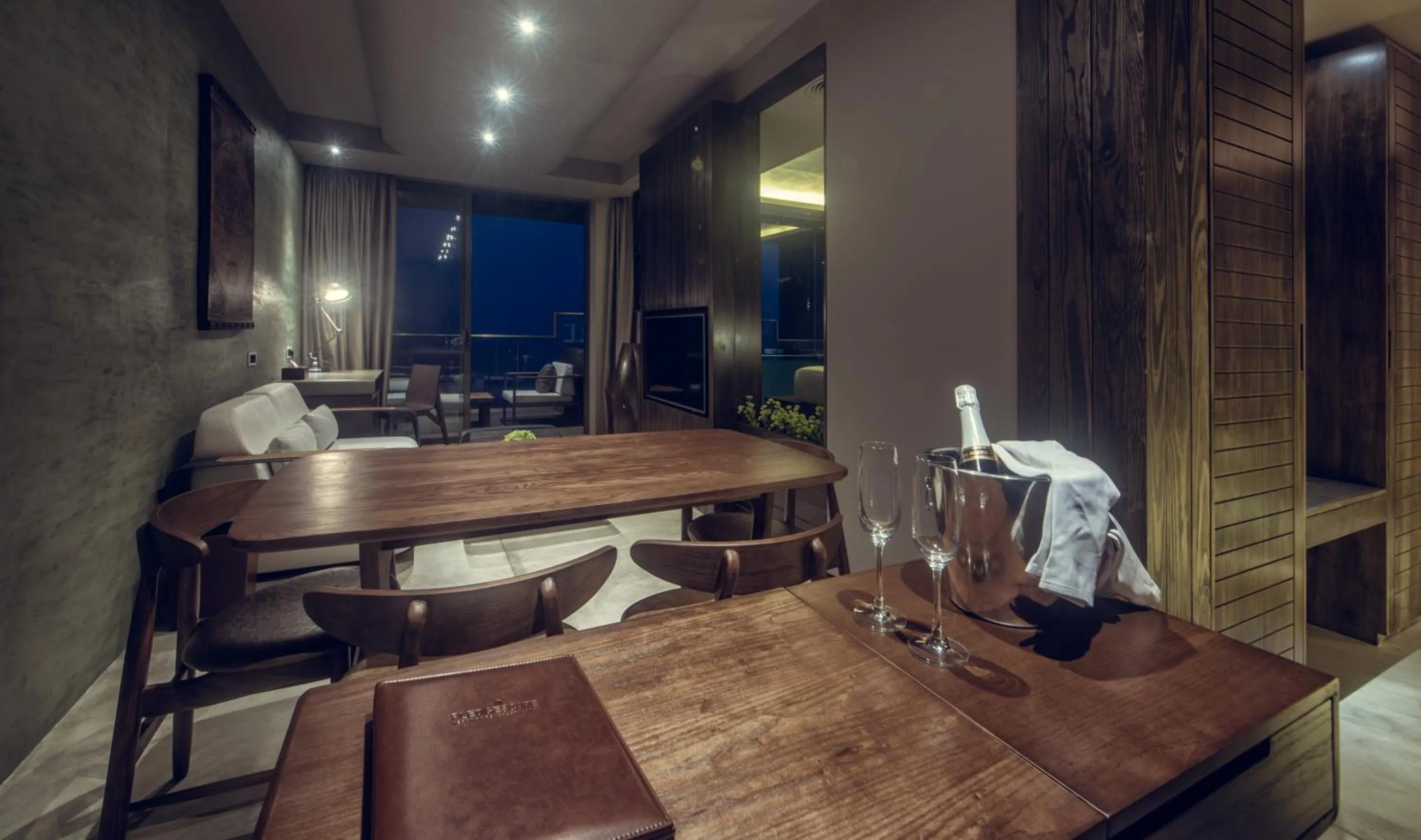 Dining area in Pledge Scape