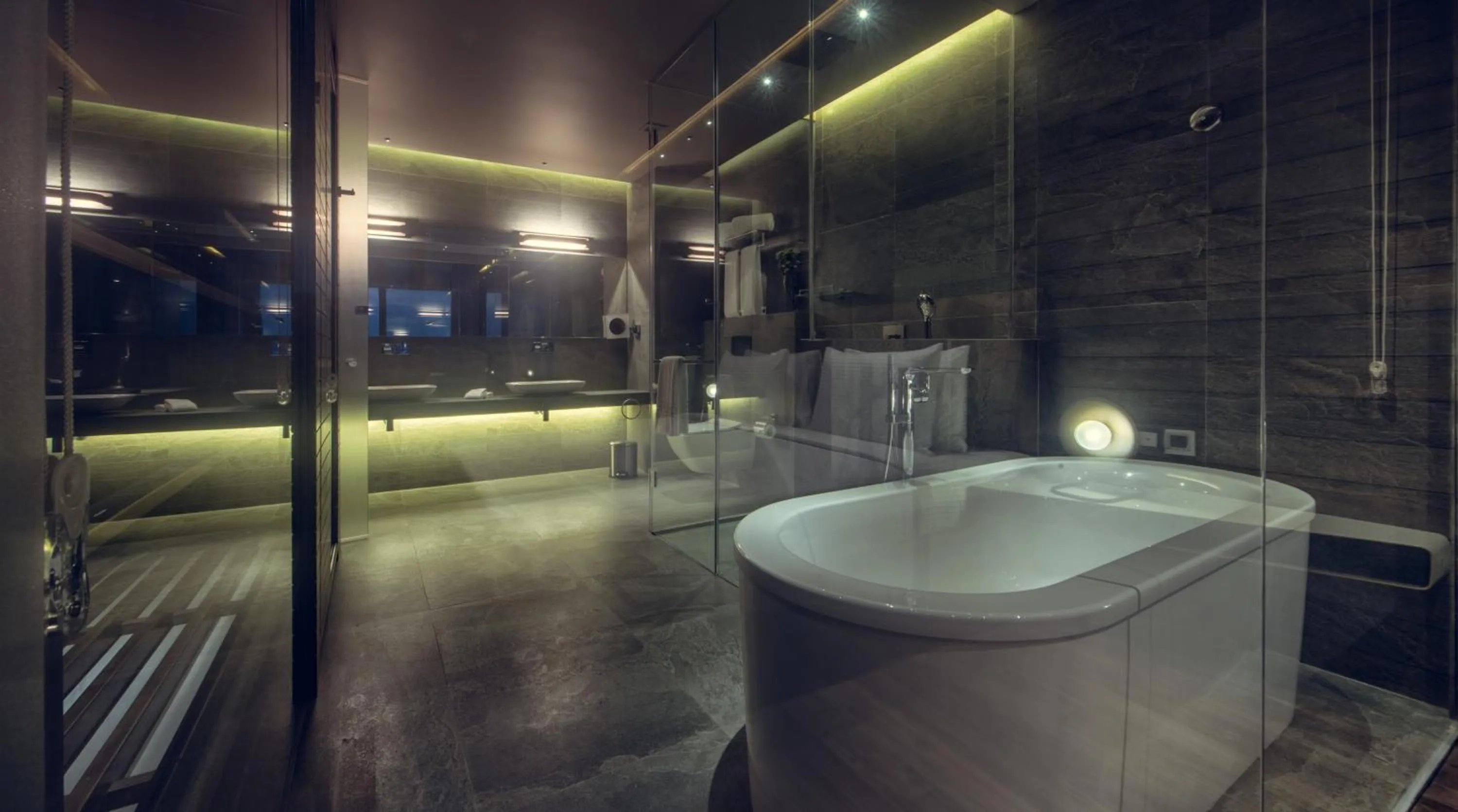 Shower in Pledge Scape