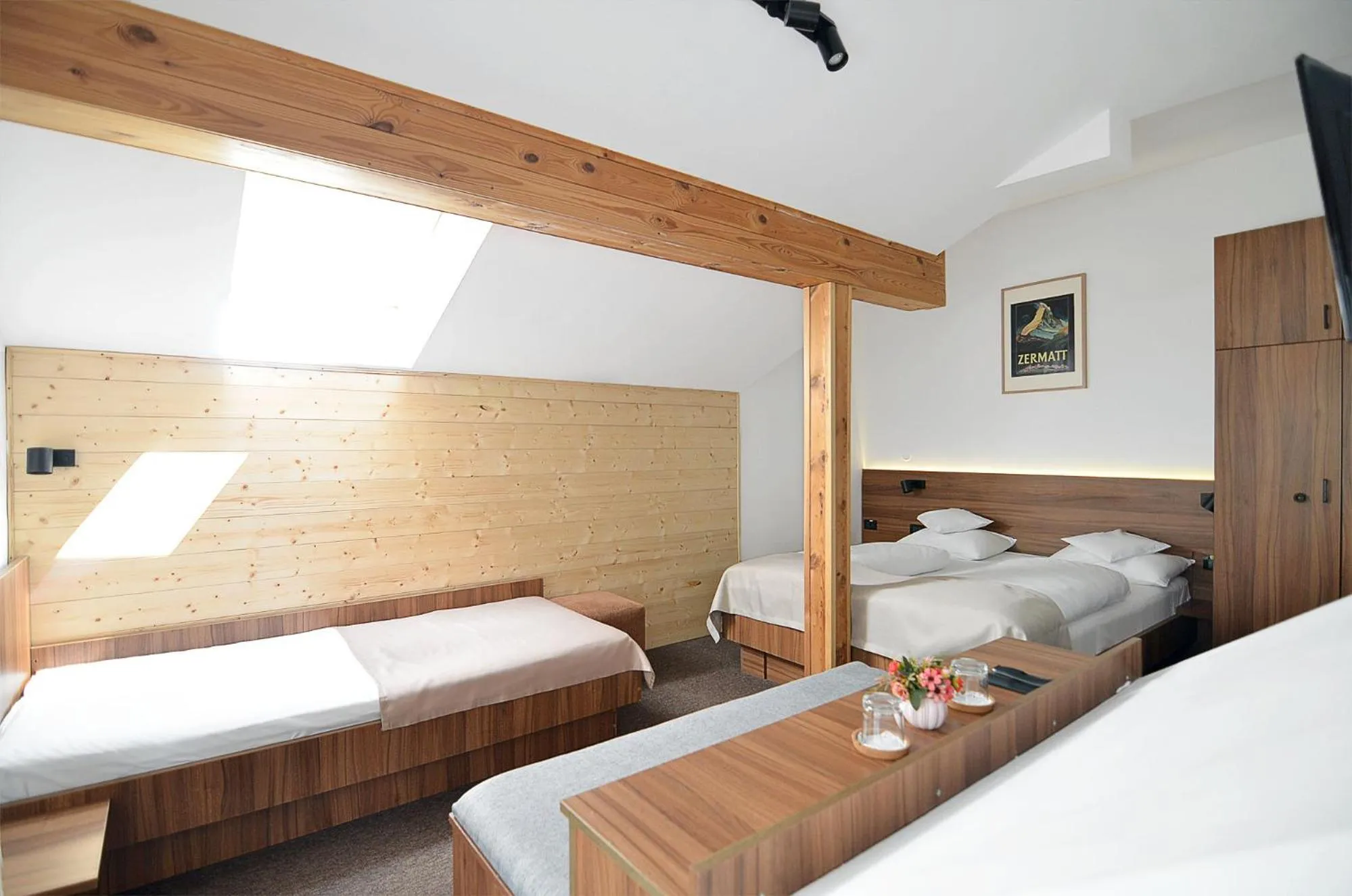 Bed in Pensiune & Restaurant Victoria