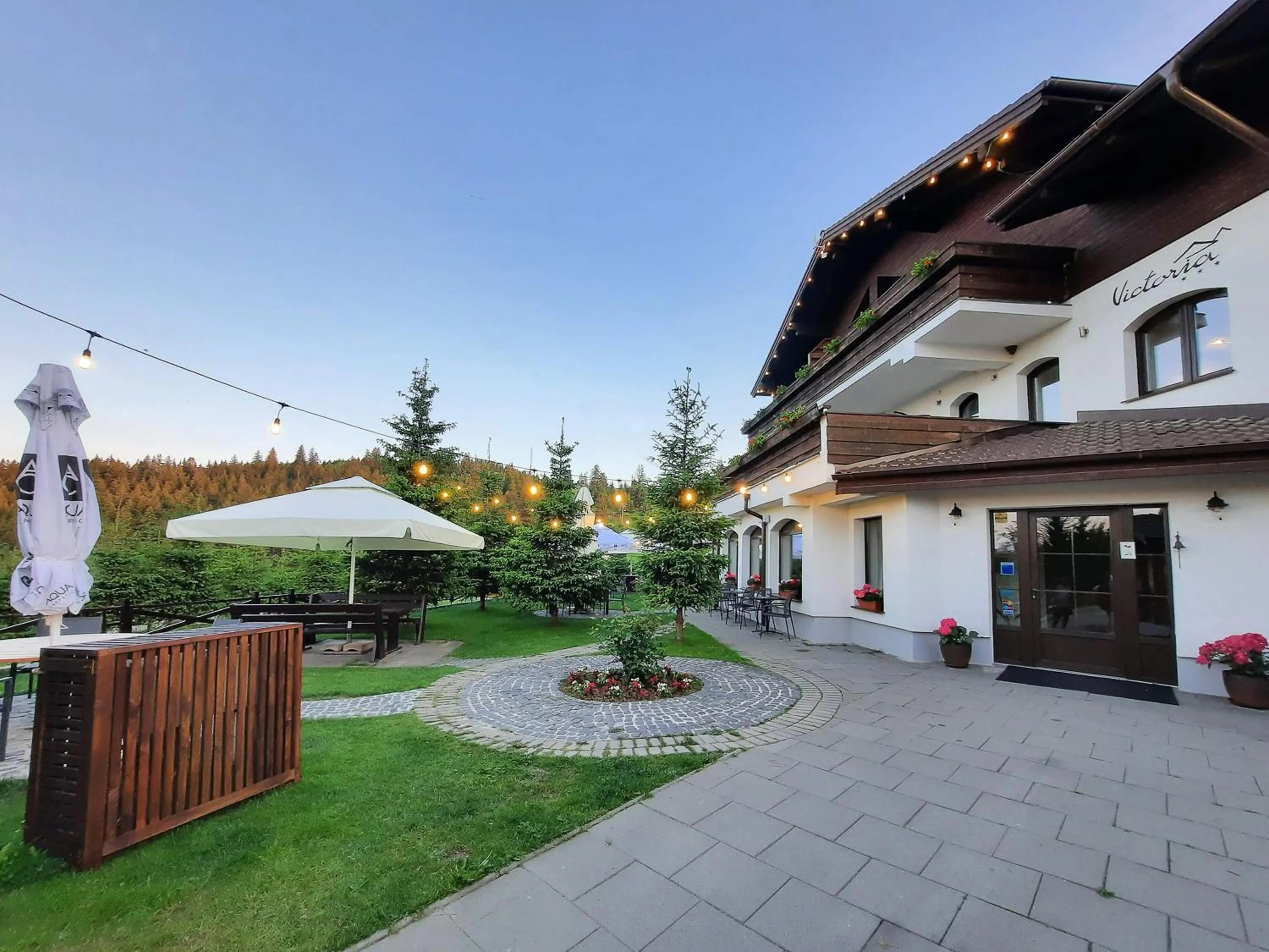 Property building in Pensiune & Restaurant Victoria