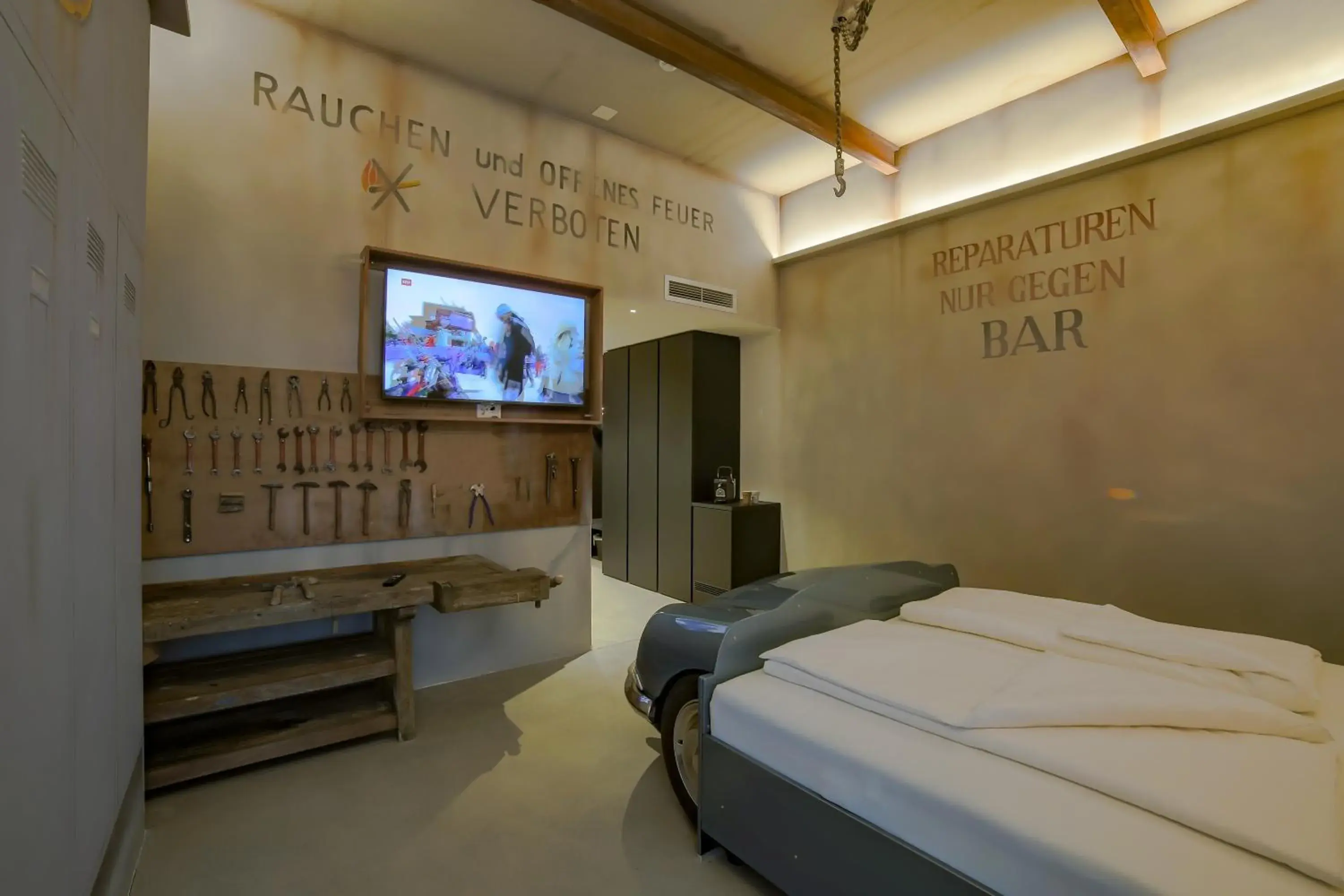 Bed in Self Check-in Hotel von Rotz Bed in Self Check-in Hotel von Rotz