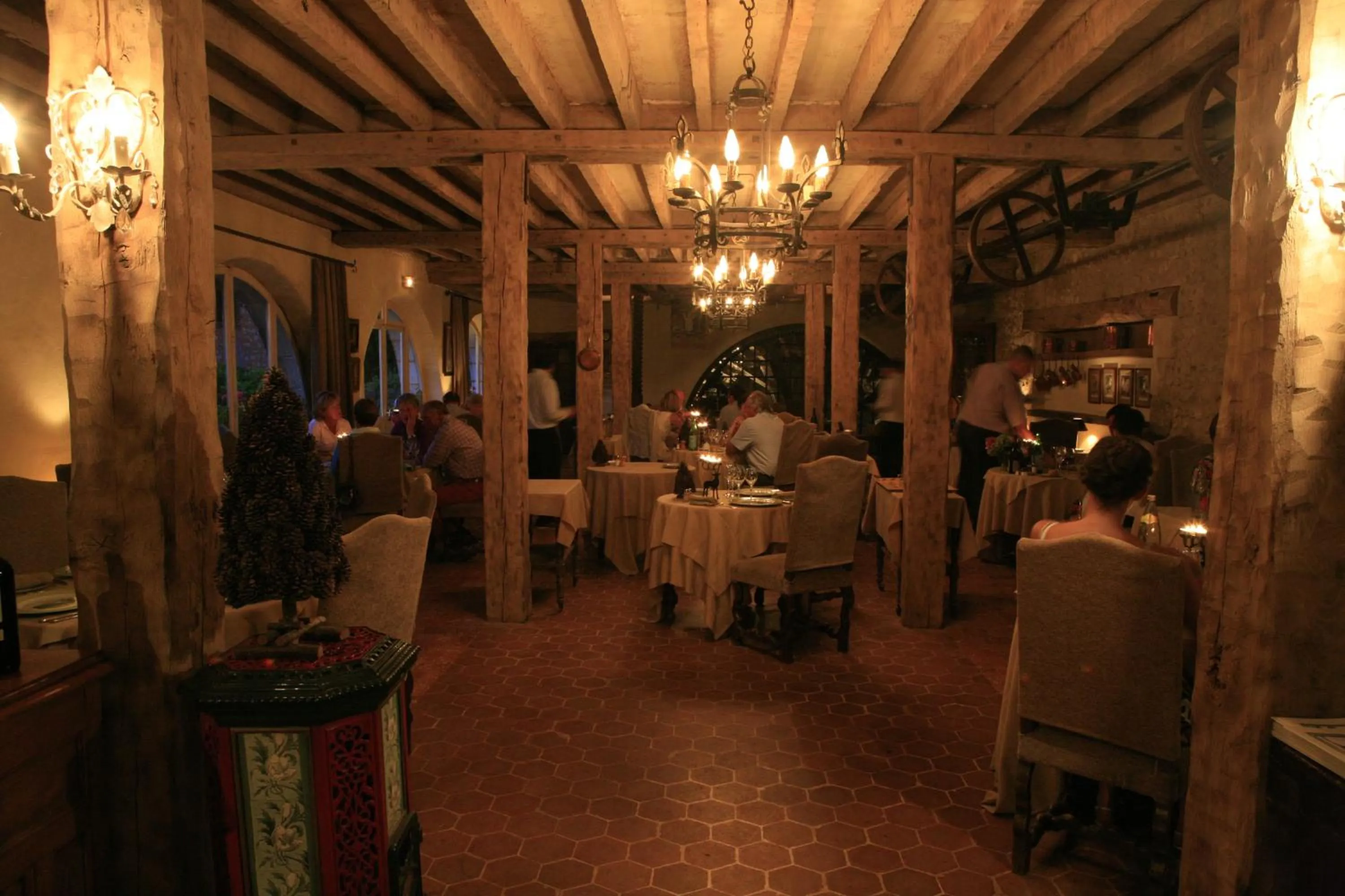 Restaurant/places to eat in Domaine De Villeray