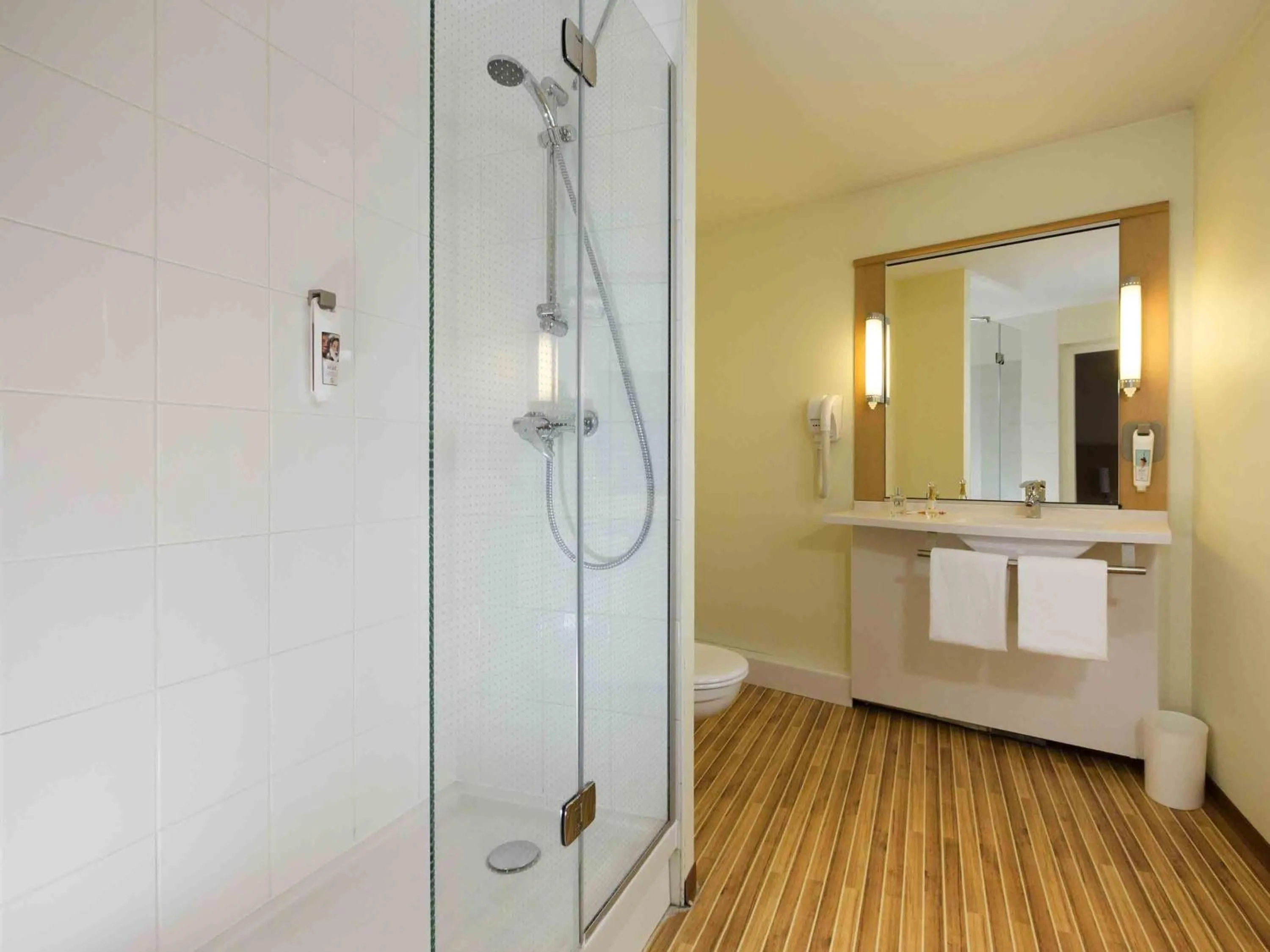 Bedroom in ibis Lille Lomme Centre