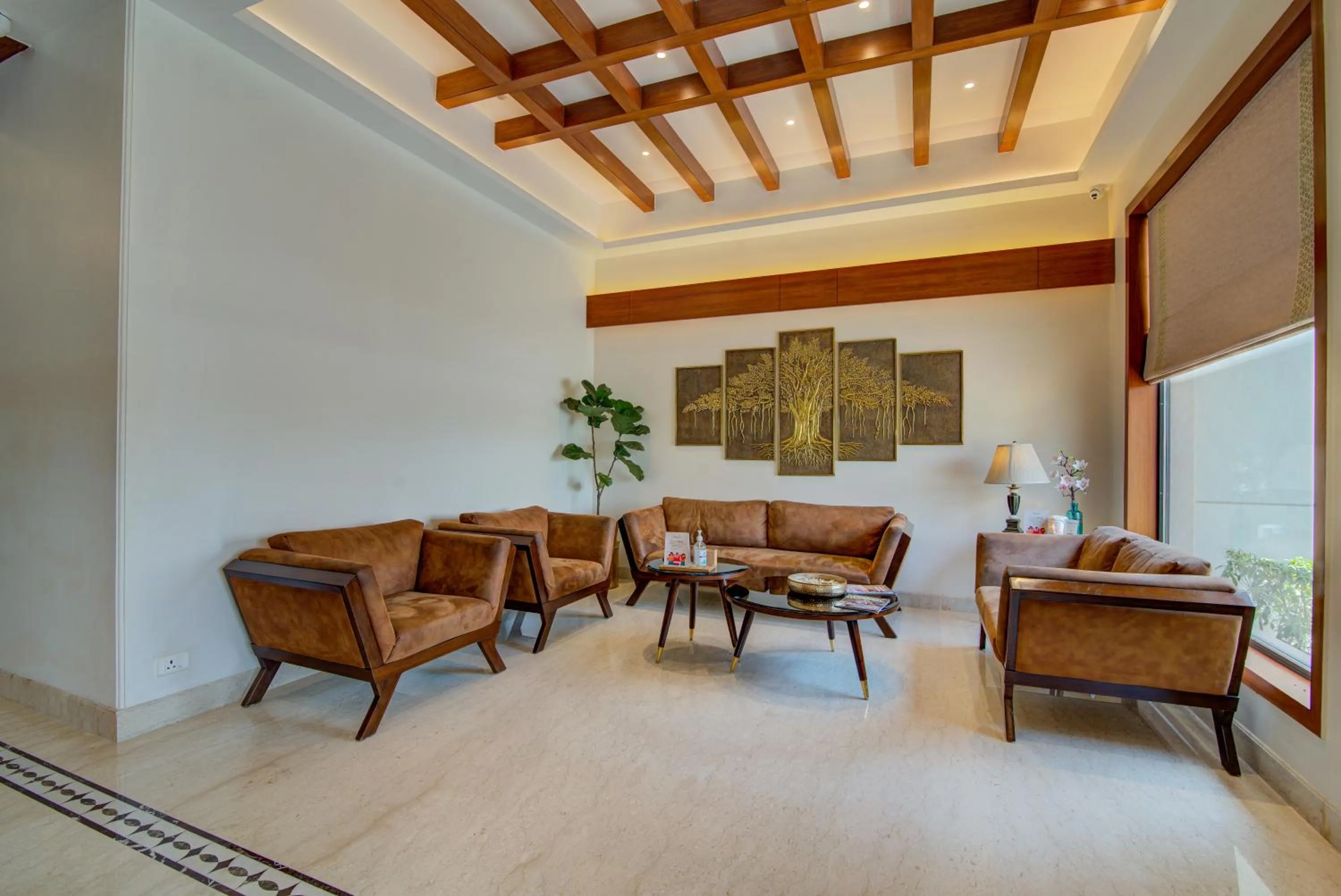 Seating area in Hotel Home In By Amrik Sukhdev