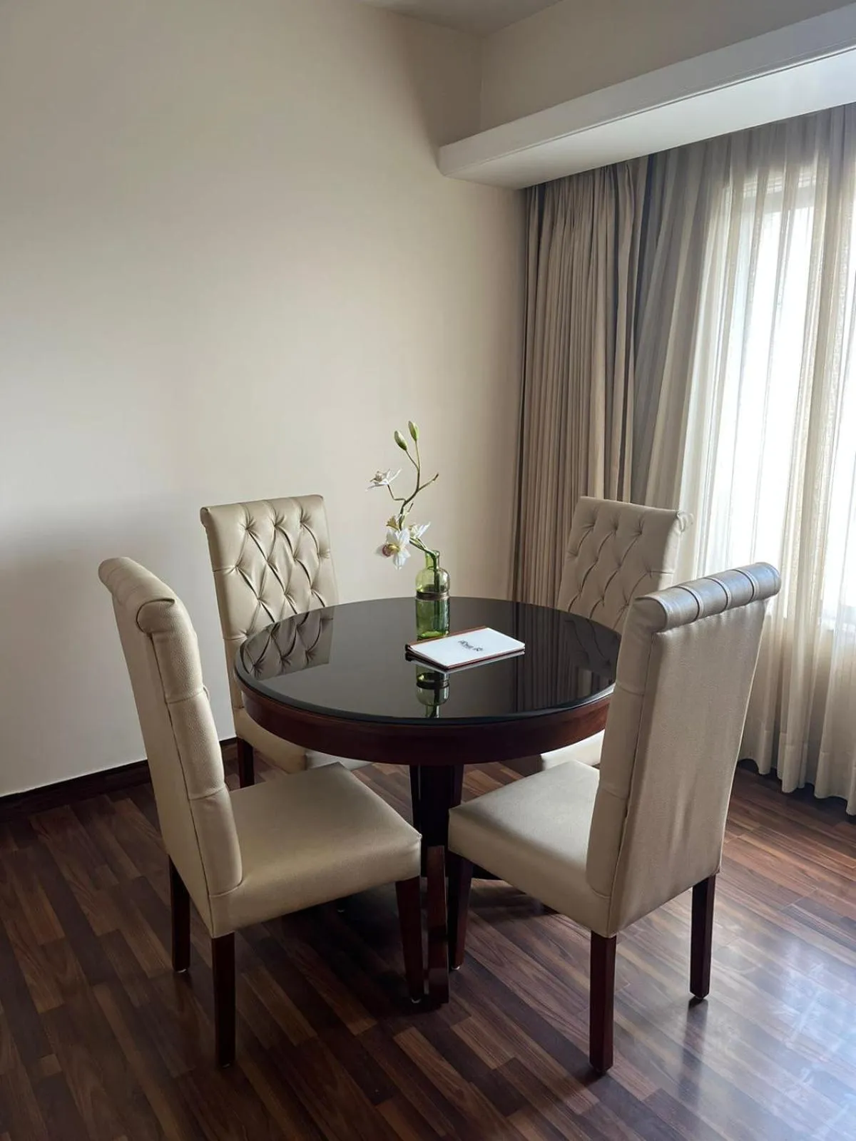 Dining area in Hotel Home In By Amrik Sukhdev