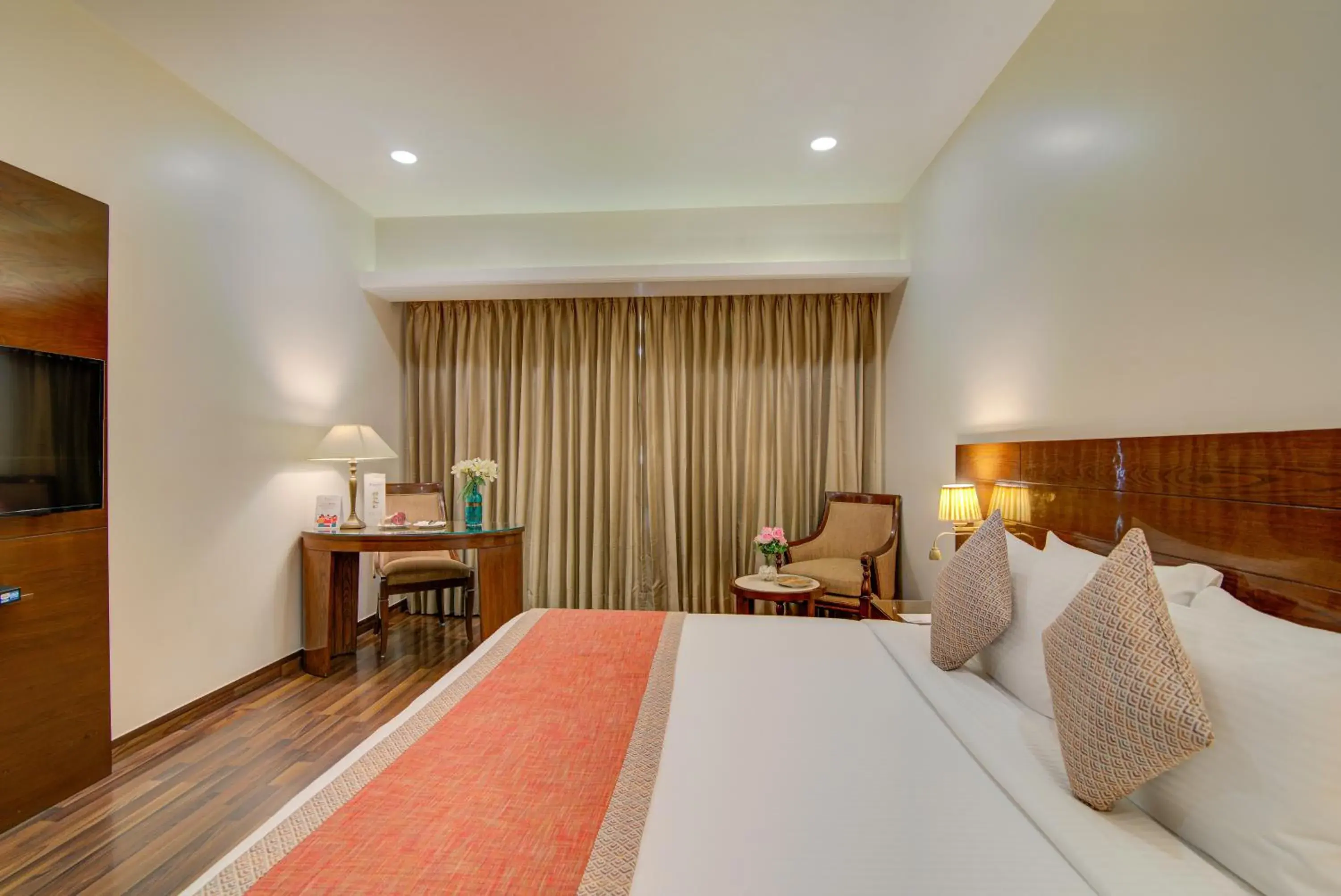 Bedroom, Bed in Hotel Home In By Amrik Sukhdev Bedroom, Bed in Hotel Home In By Amrik Sukhdev