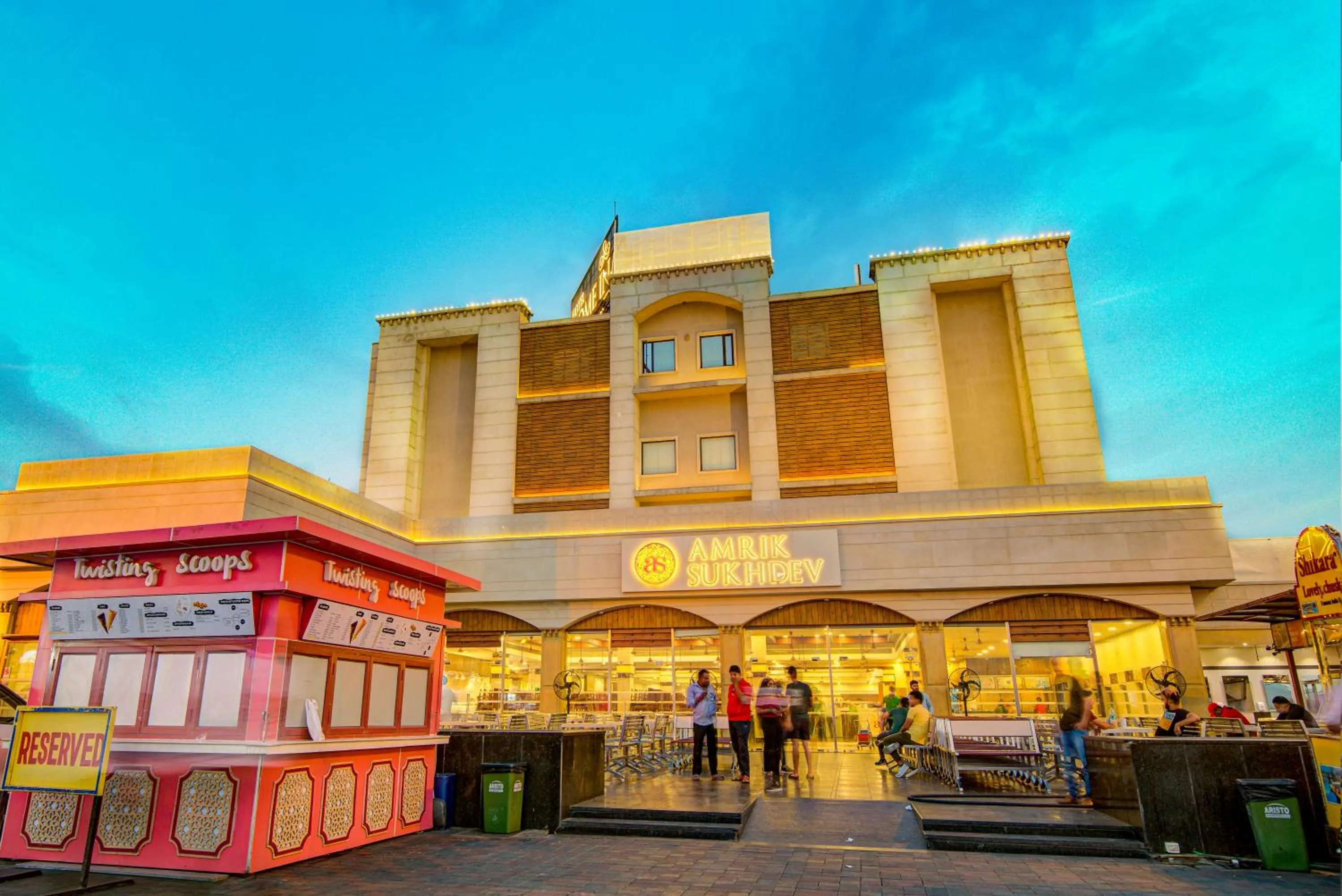 Restaurant/places to eat in Hotel Home In By Amrik Sukhdev