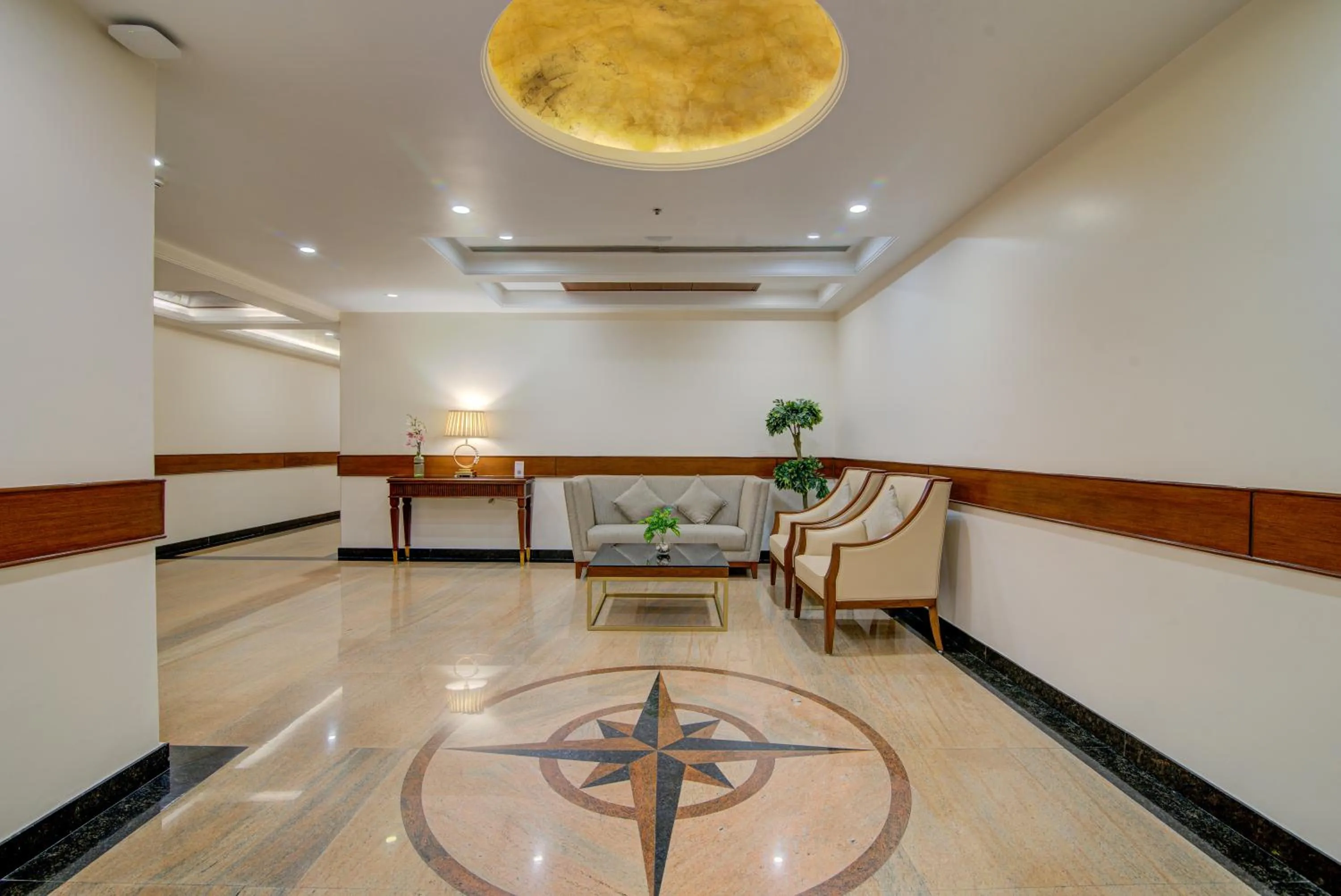 Seating area in Hotel Home In By Amrik Sukhdev