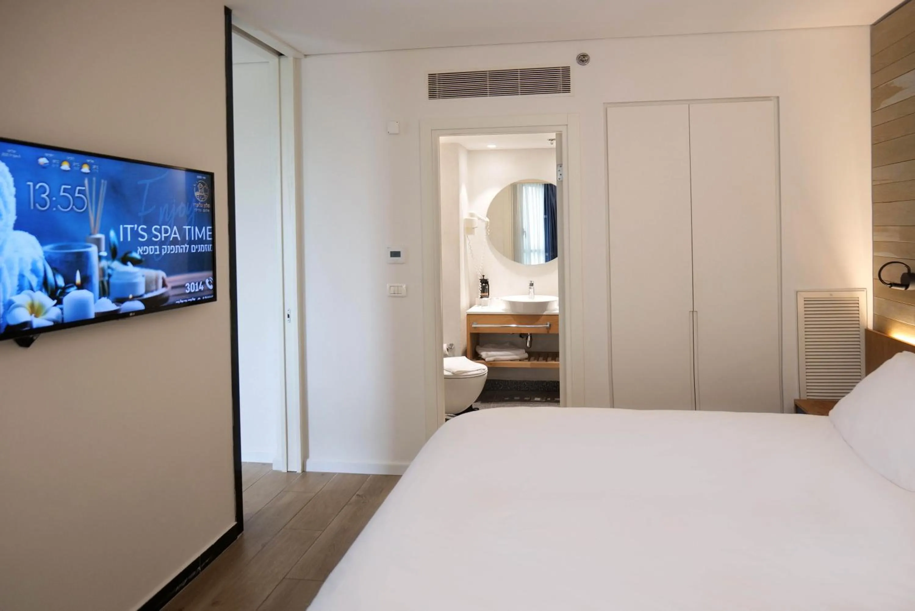 Bed in Kfar Giladi Hotel