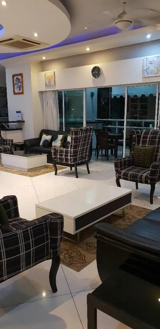 Restaurant/places to eat in VTSIX at View Talay 6