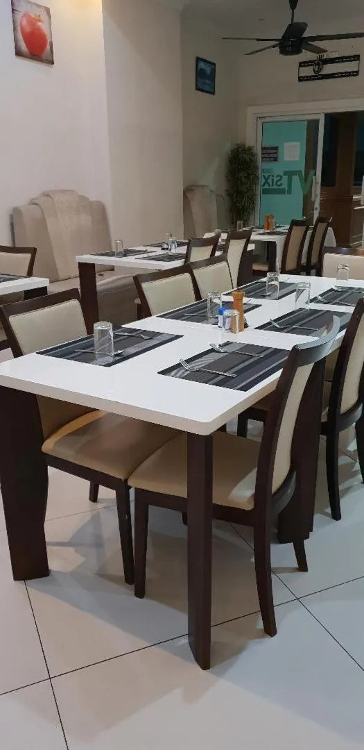 Restaurant/places to eat in VTSIX at View Talay 6