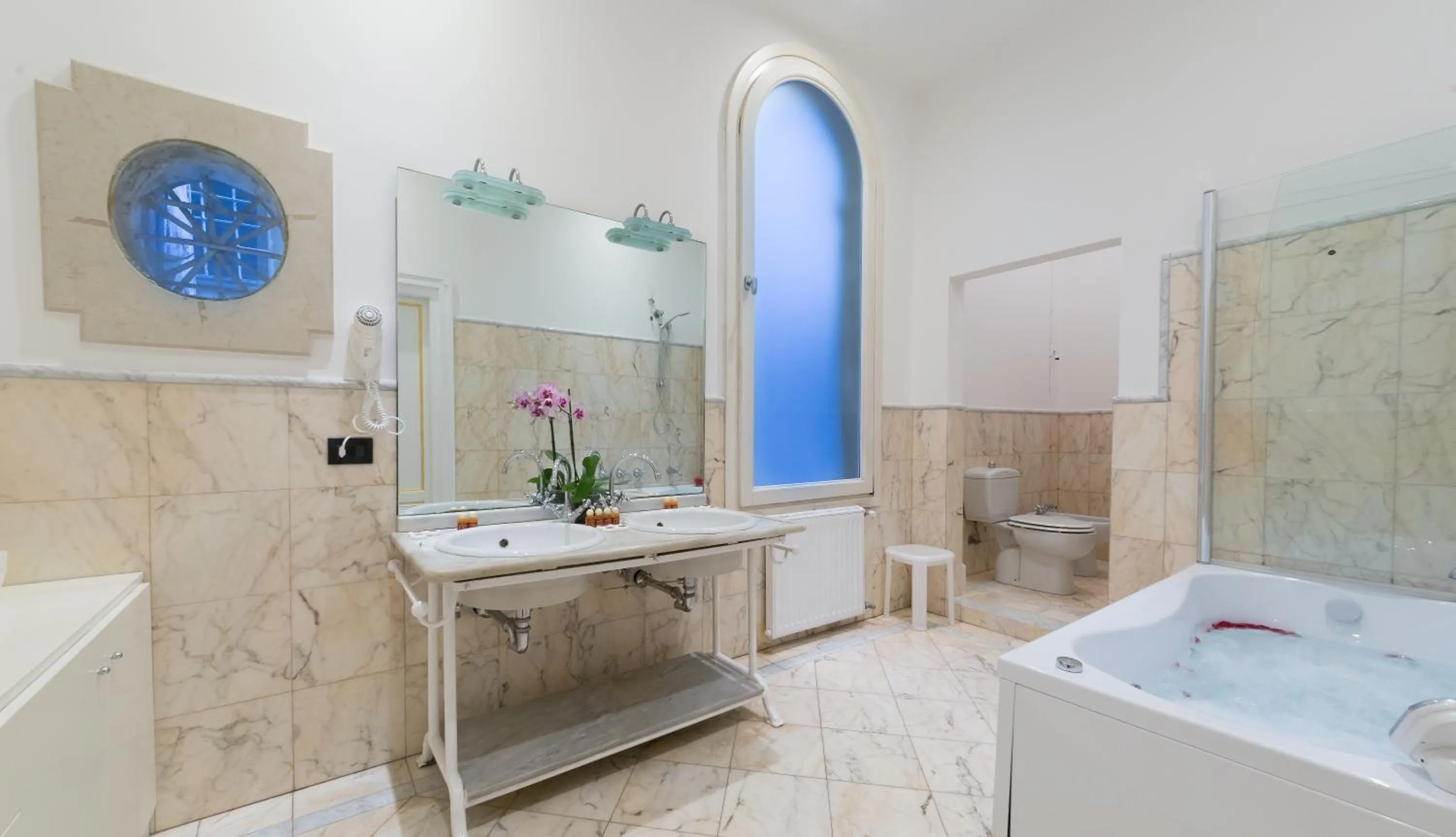 Bathroom in Venice Luxury -Friendly Venice Suites