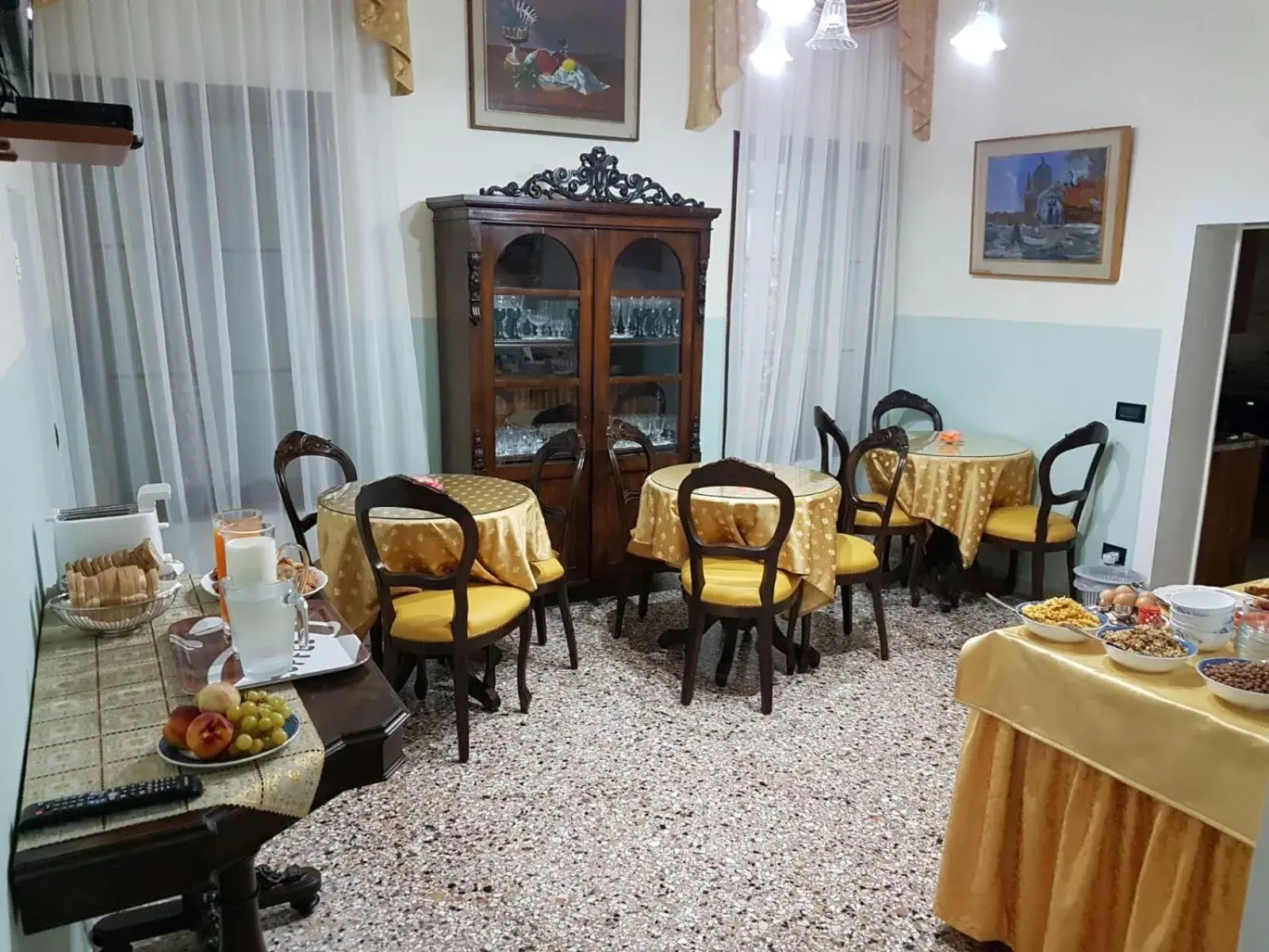Food and drinks in Friendly Venice Suites Food and drinks in Friendly Venice Suites
