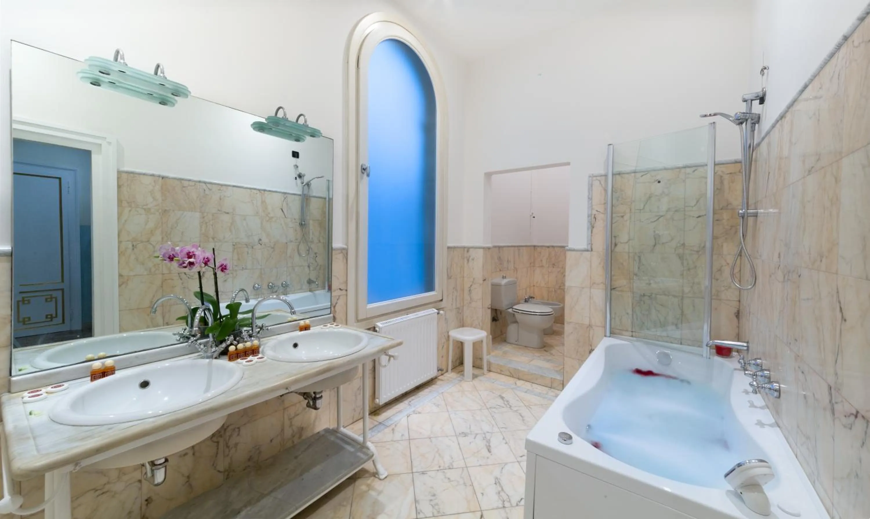 Bathroom in Venice Luxury -Friendly Venice Suites