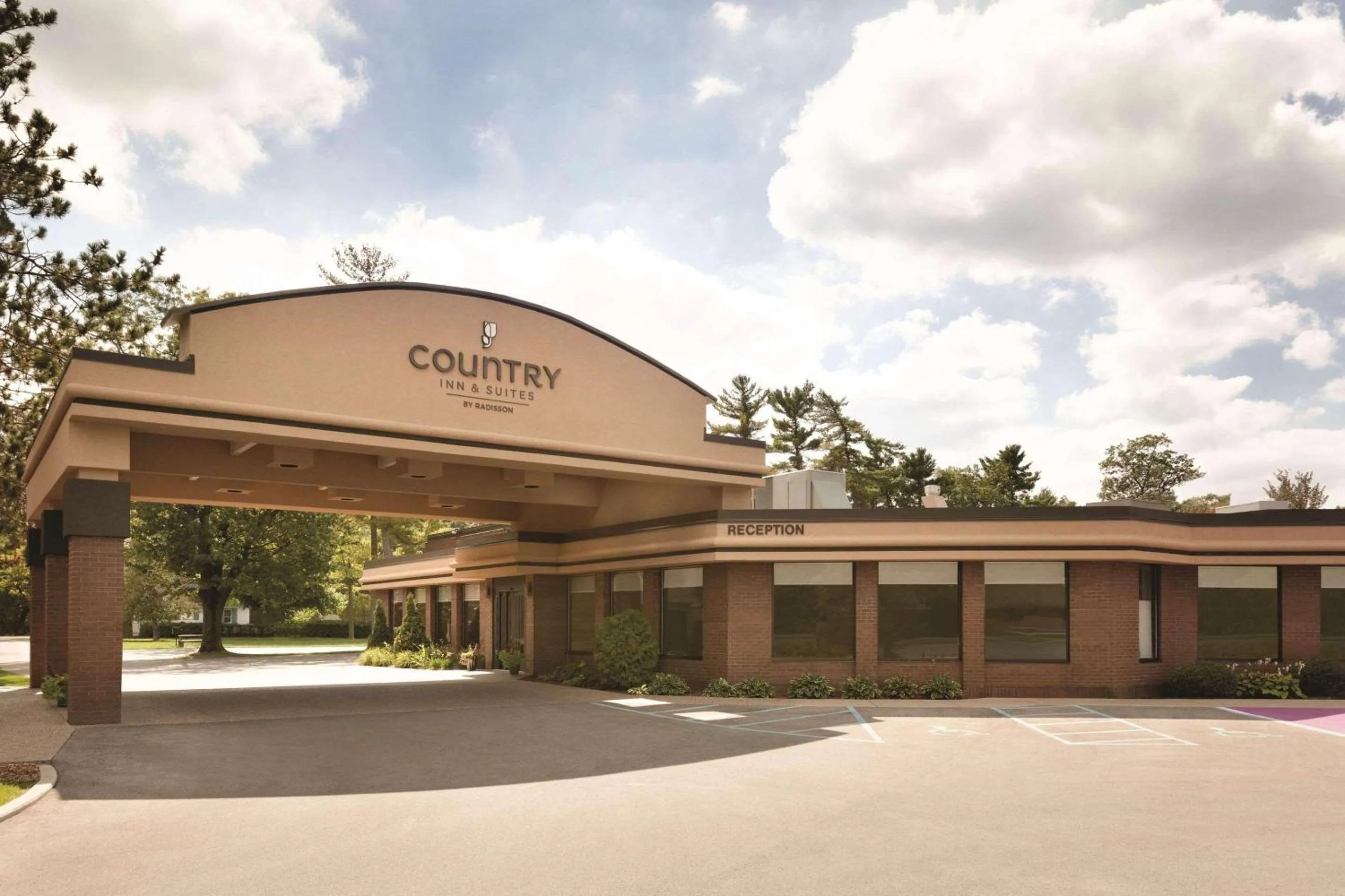 Property building in Country Inn & Suites by Radisson, Traverse City, MI