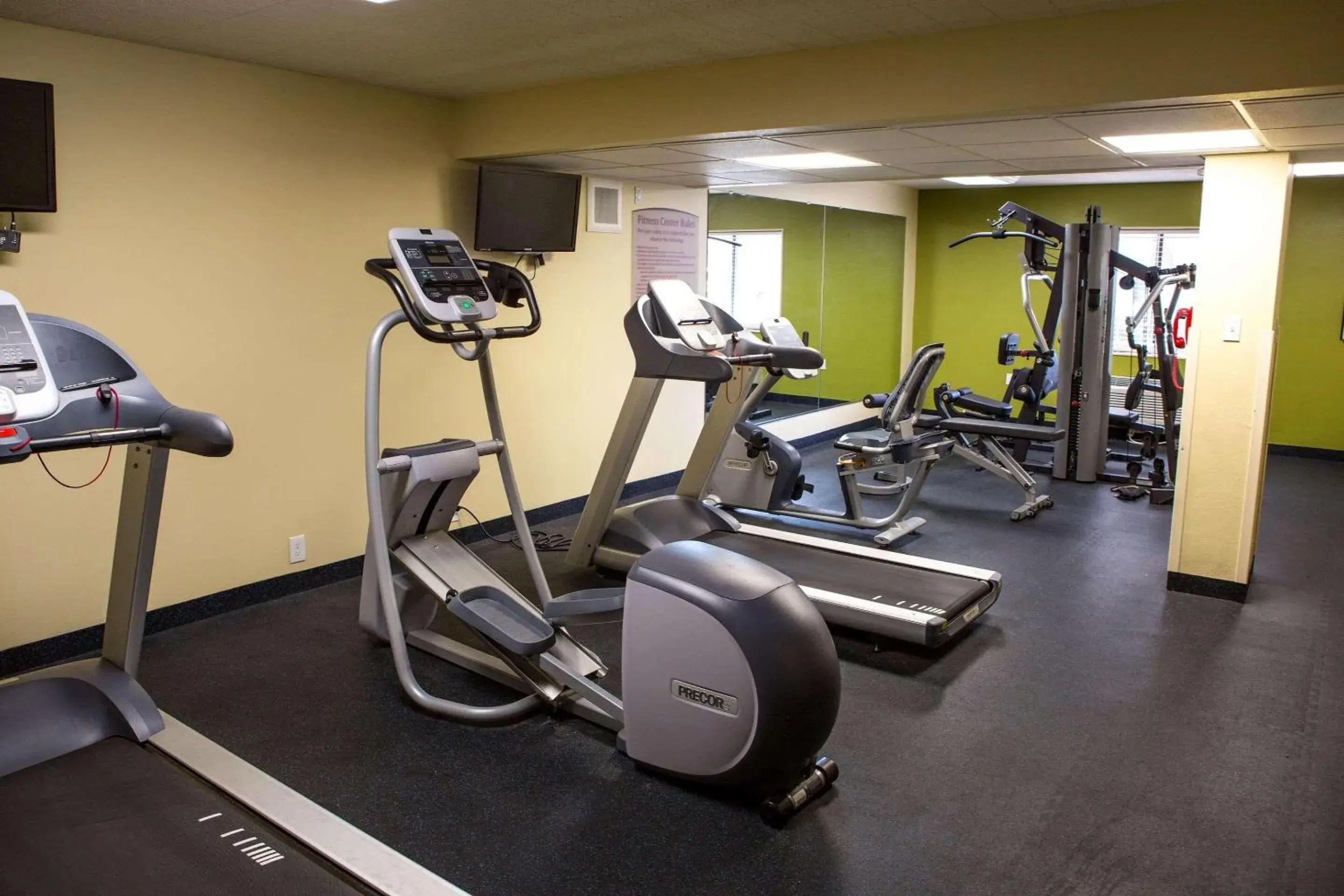Fitness centre/facilities in Country Inn & Suites by Radisson, Traverse City, MI Fitness centre/facilities in Country Inn & Suites by Radisson, Traverse City, MI