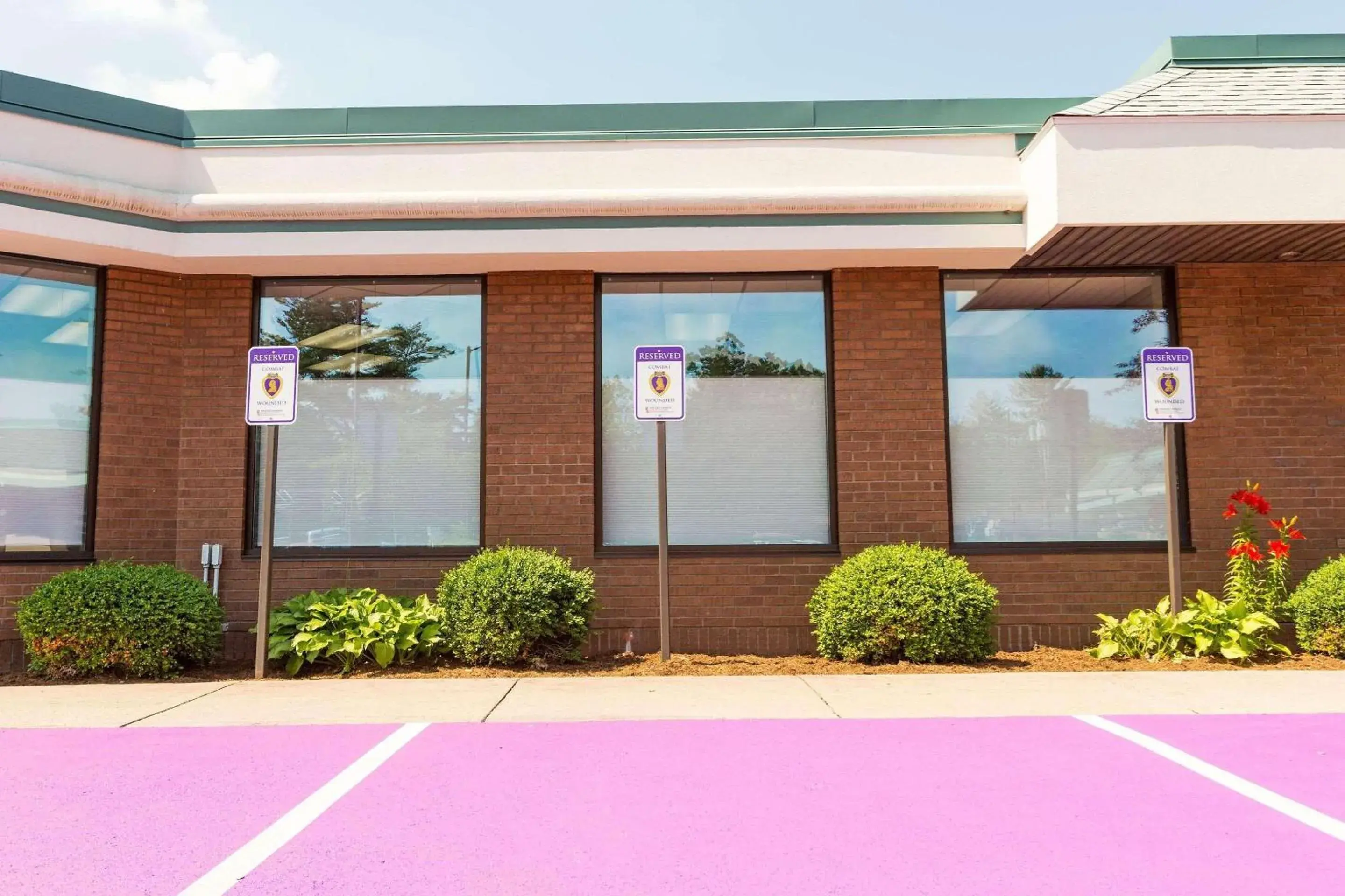 Property building in Country Inn & Suites by Radisson, Traverse City, MI Property building in Country Inn & Suites by Radisson, Traverse City, MI