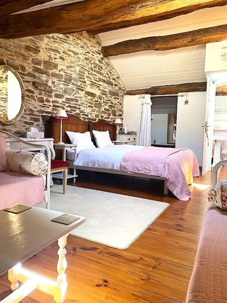 Deluxe Double Room in Chez Providence Chambres et Table d'Hôtes Deluxe Double Room in Chez Providence Chambres et Table d'Hôtes