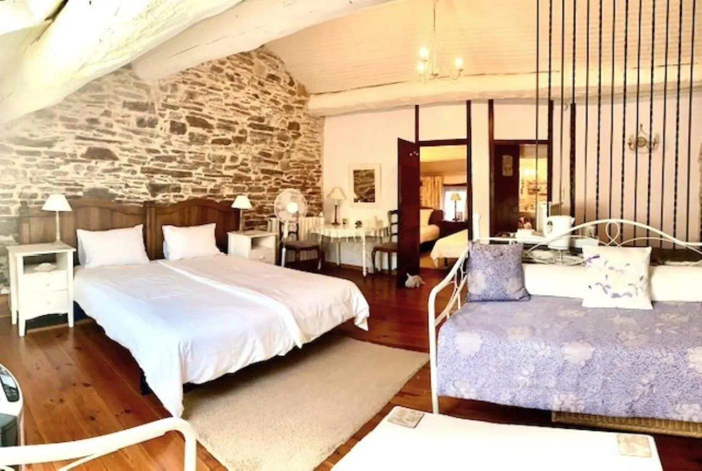 Coffee/tea facilities, Bed in Chez Providence Chambres et Table d'Hôtes