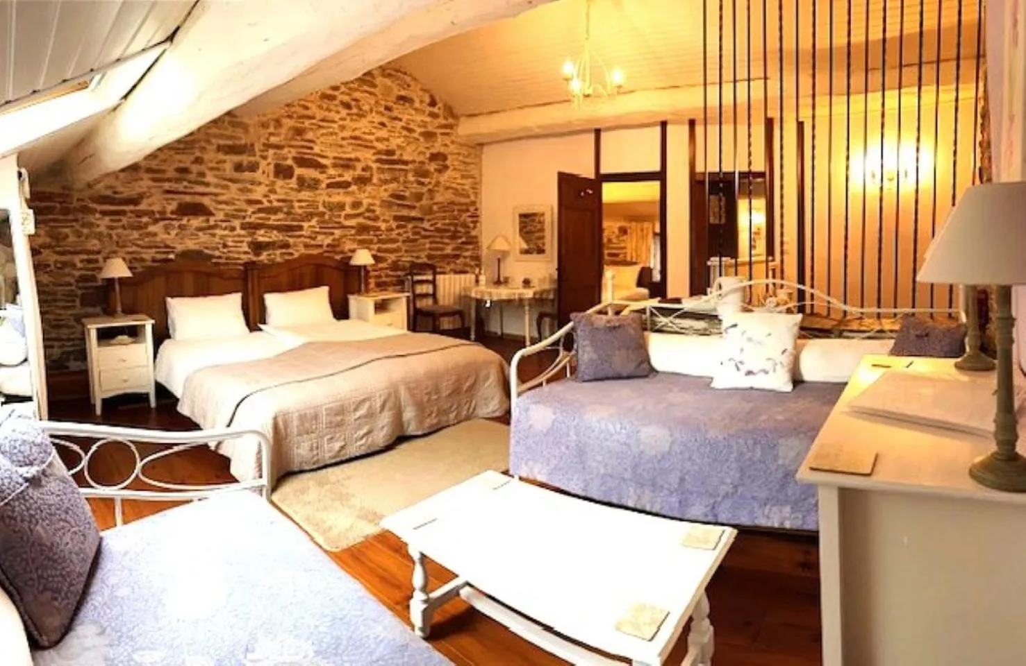 Bed in Chez Providence Chambres et Table d'Hôtes