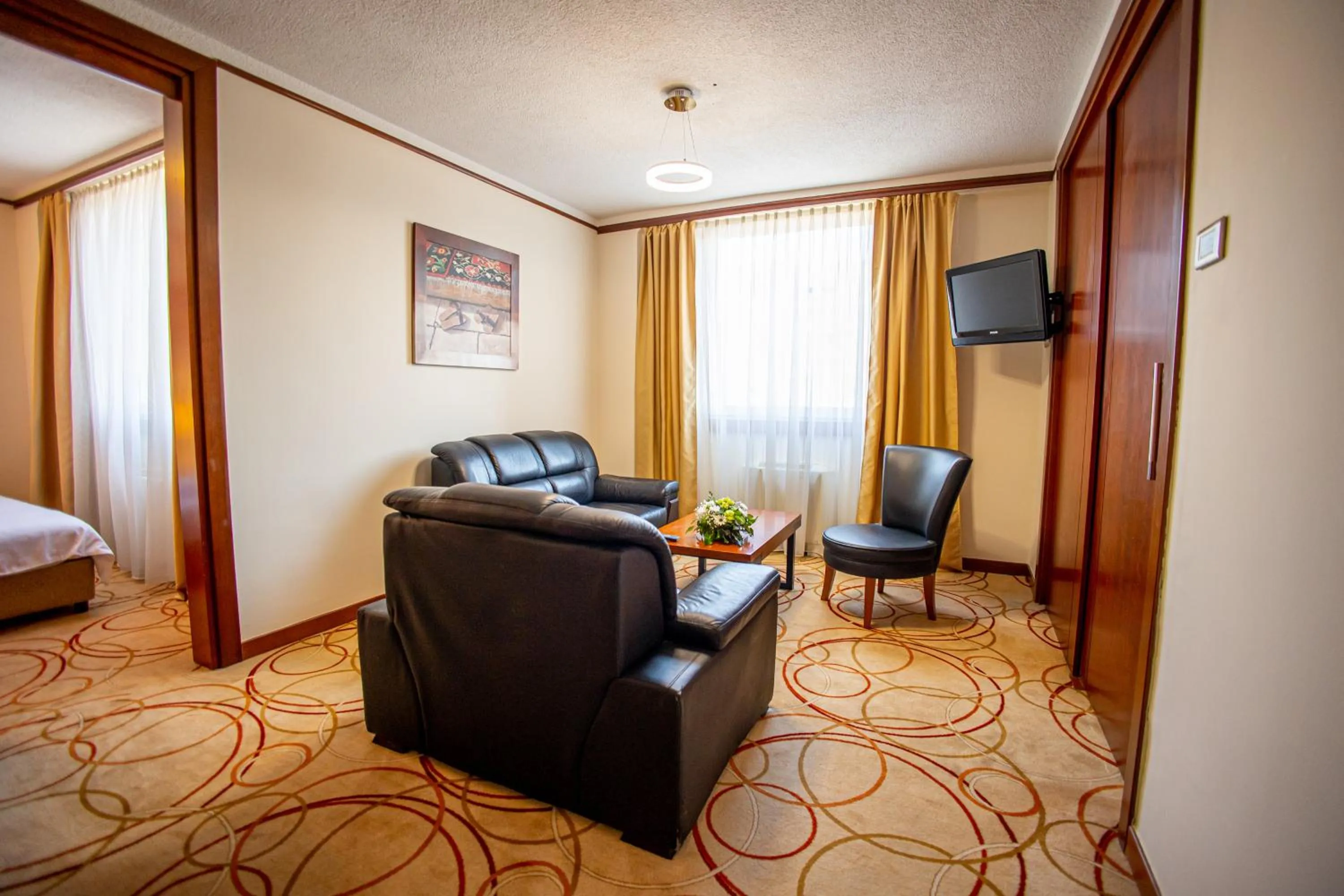 Living room, Bed in Grand Hotel Tuzla