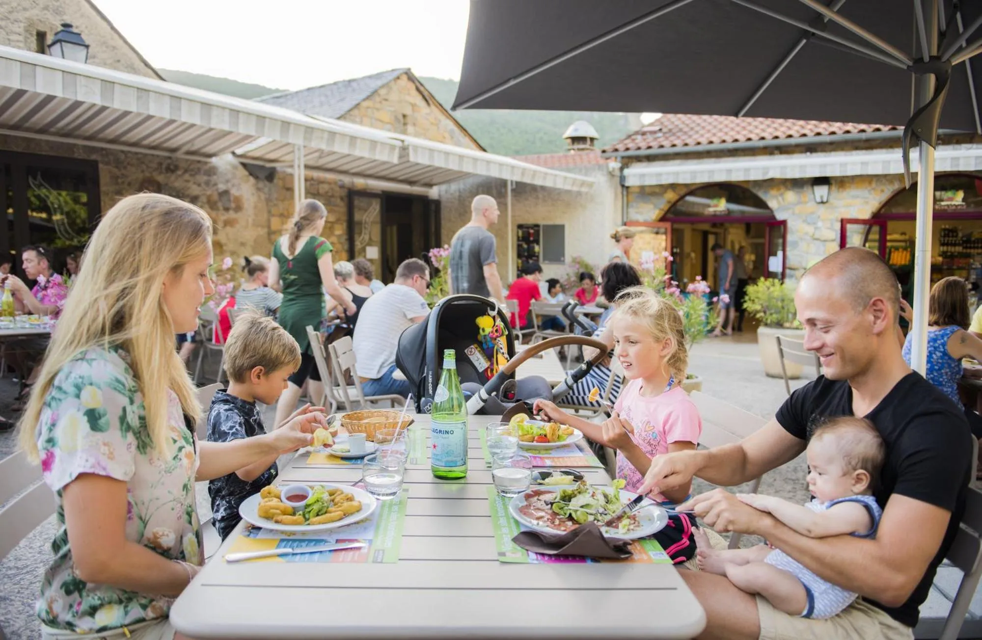 Restaurant/places to eat in Camping RCN Val de Cantobre