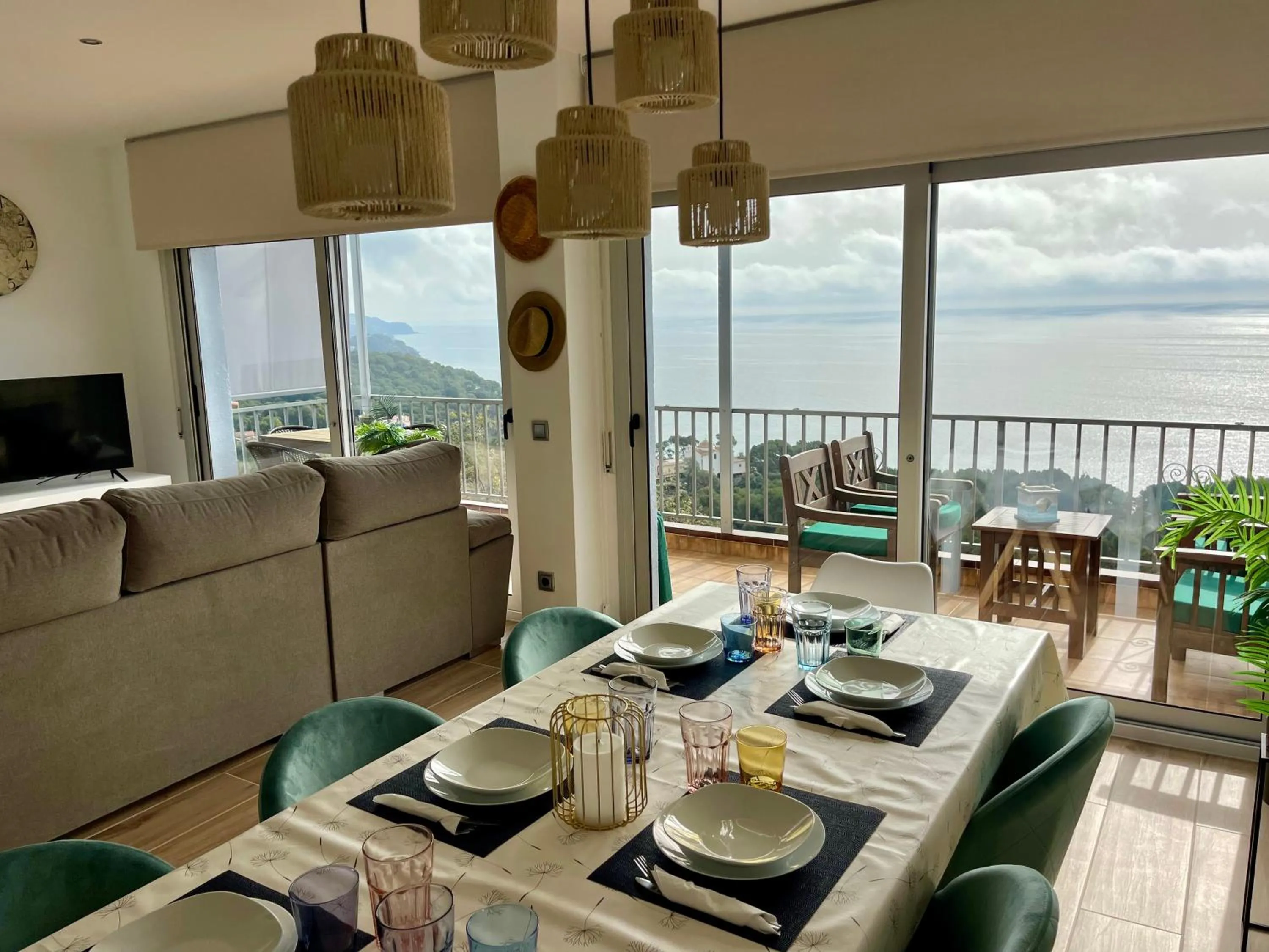 Communal lounge/ TV room in LA CASA BLUE , Mediterranean Boutique-Villa in Santa Cristina Beach