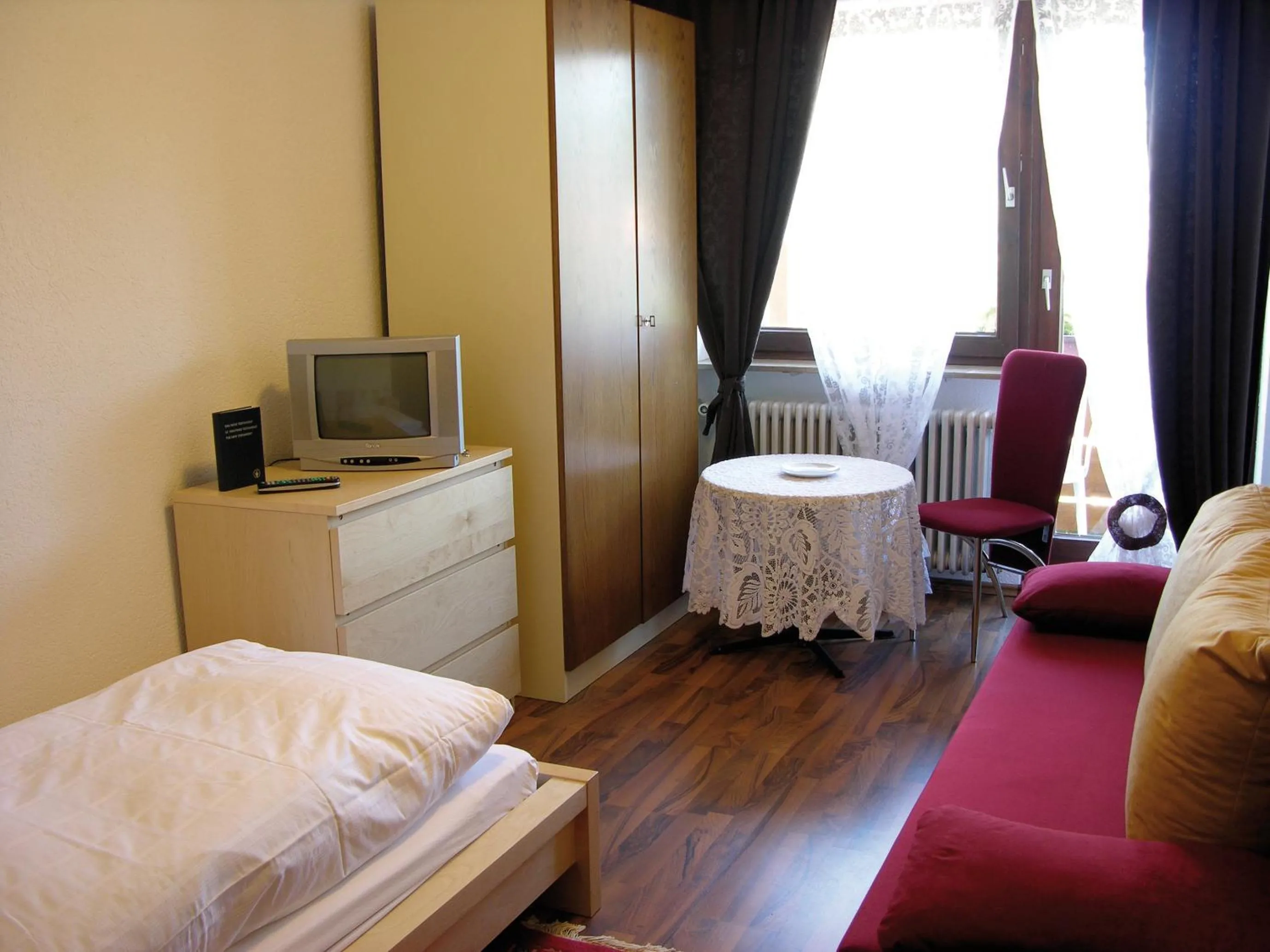 Single Room - single occupancy in Cafe Rundblick