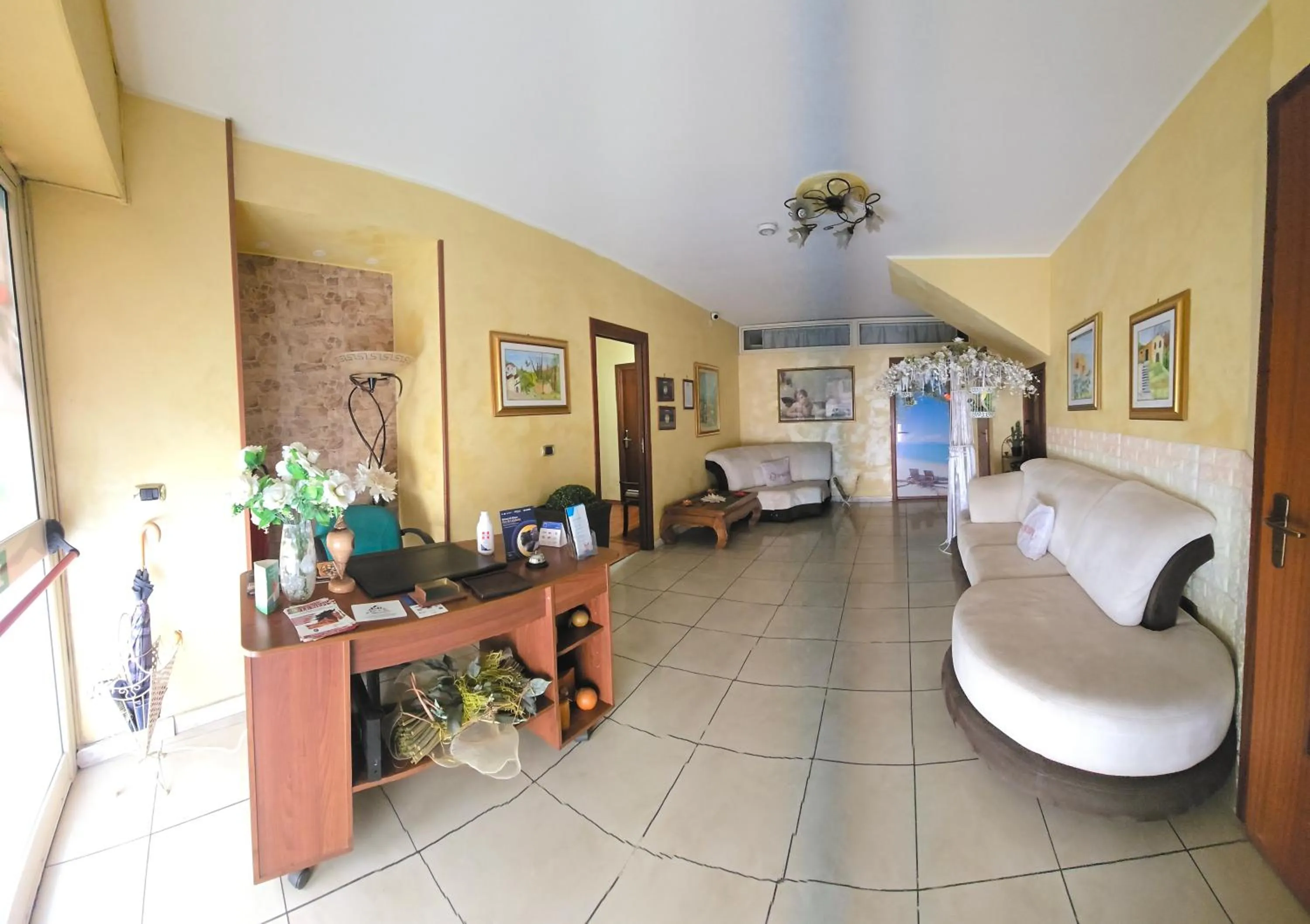 Communal lounge/ TV room in La Casa Dei Sogni