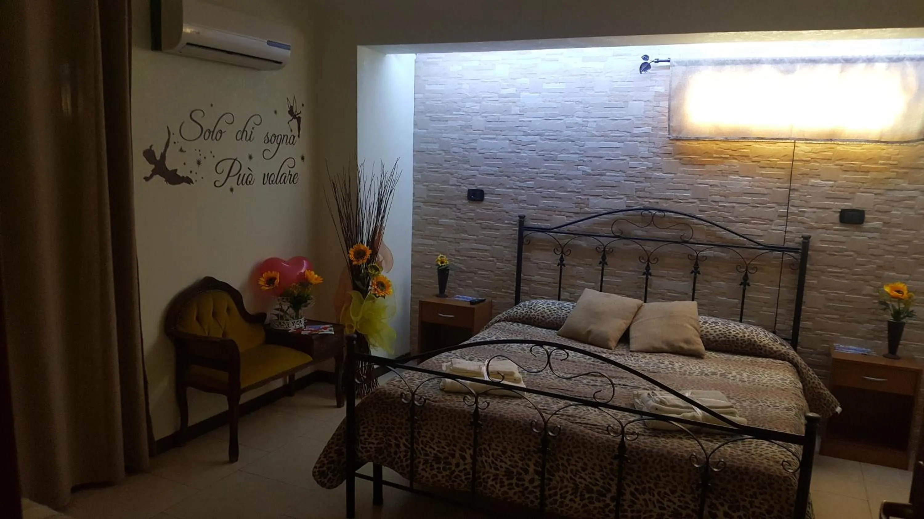 Autumn, Bed in La Casa Dei Sogni