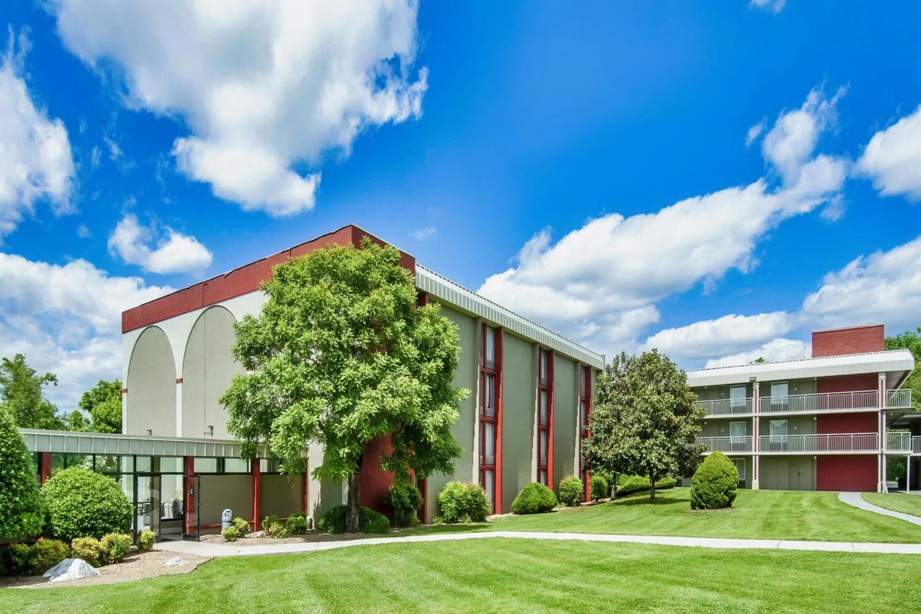 Property building in Days Inn & Suites by Wyndham Johnson City