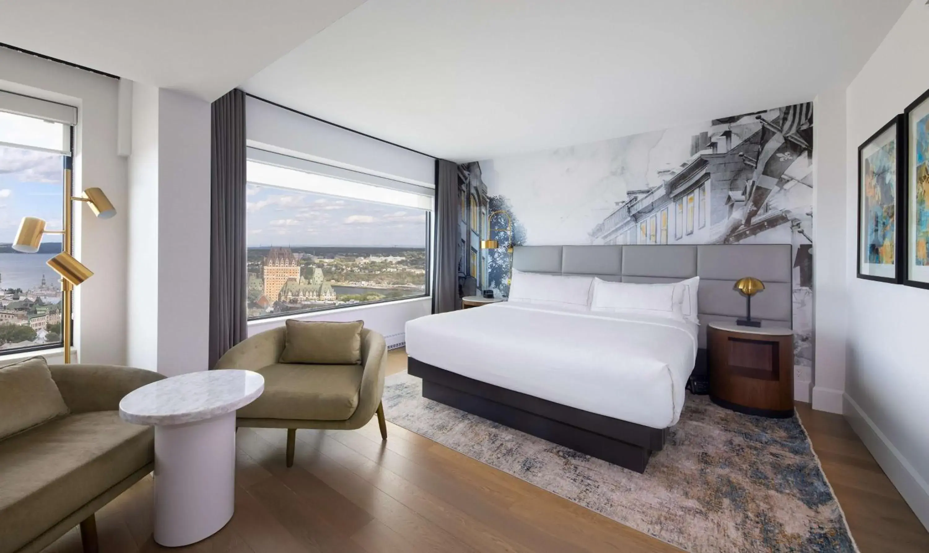 Living room, Bed in Hilton Quebec Living room, Bed in Hilton Quebec