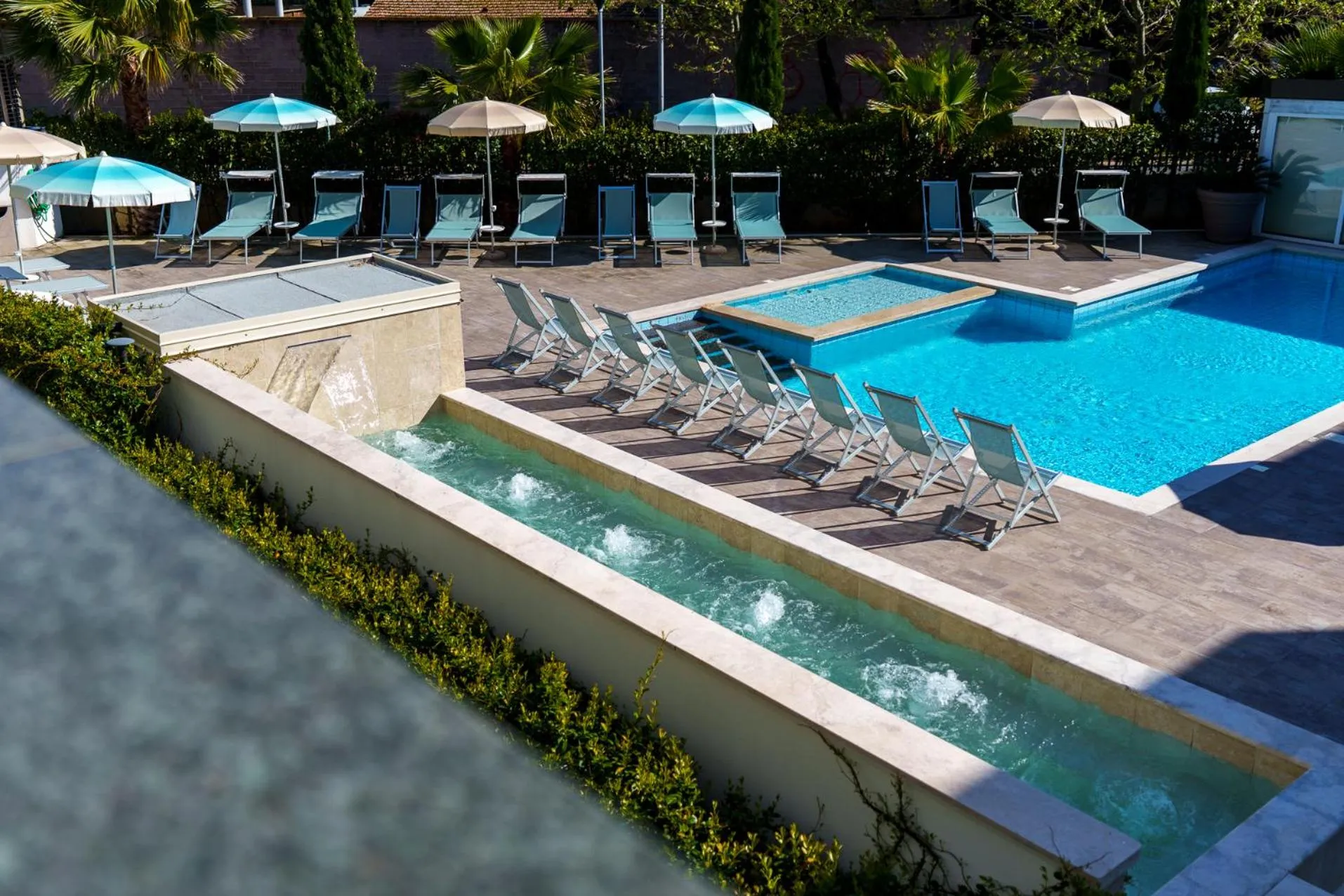 Swimming pool in Golden Apartments