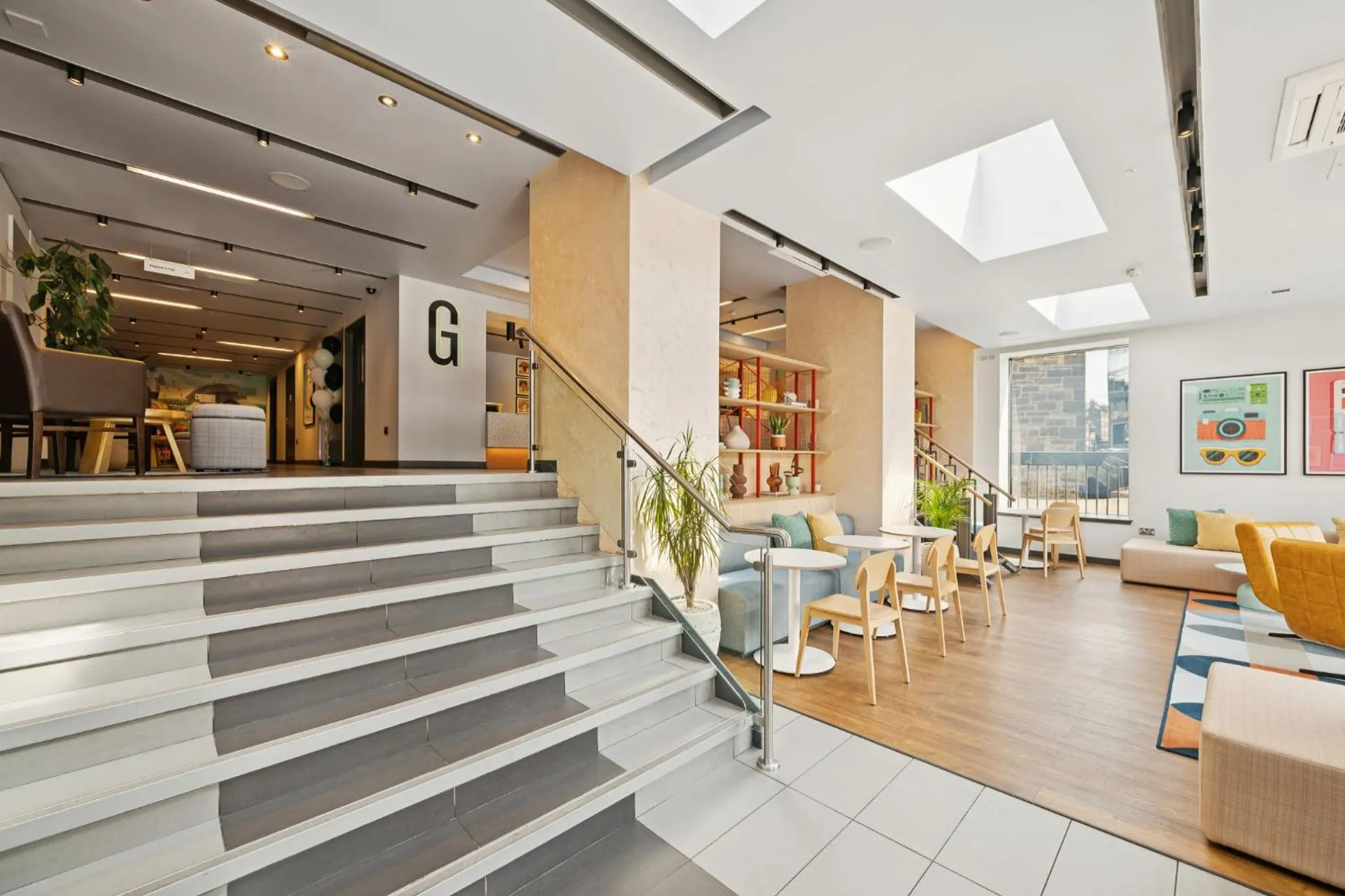 Lounge or bar in Garner Hotel Edinburgh - Haymarket by IHG