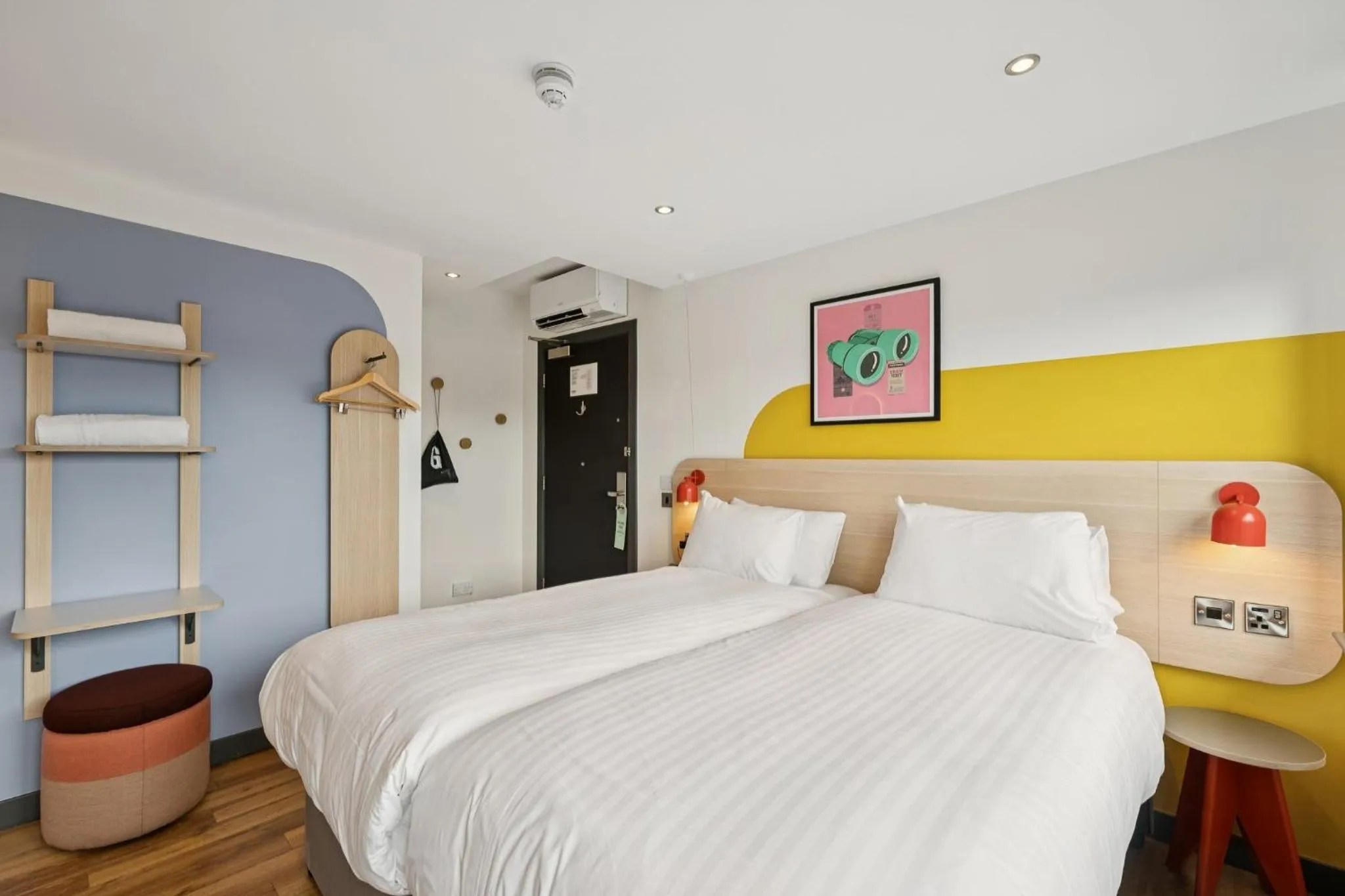 Photo of the whole room, Bed in Garner Hotel Edinburgh - Haymarket by IHG