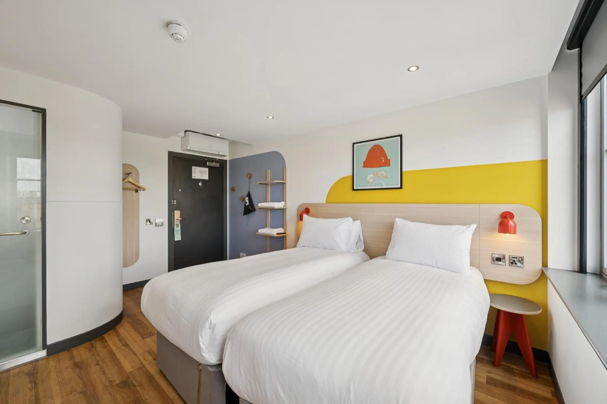 Bedroom, Bed in Garner Hotel Edinburgh - Haymarket by IHG