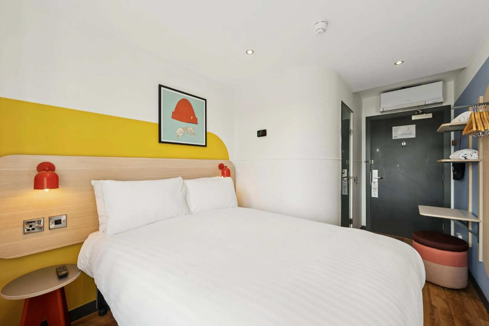 Bedroom, Bed in Garner Hotel Edinburgh - Haymarket by IHG
