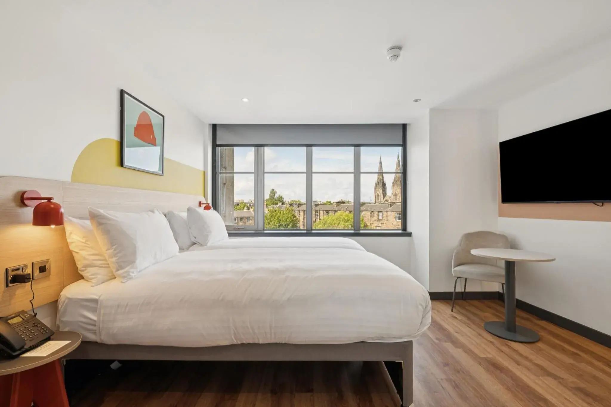 Bedroom, Bed in Garner Hotel Edinburgh - Haymarket by IHG Bedroom, Bed in Garner Hotel Edinburgh - Haymarket by IHG