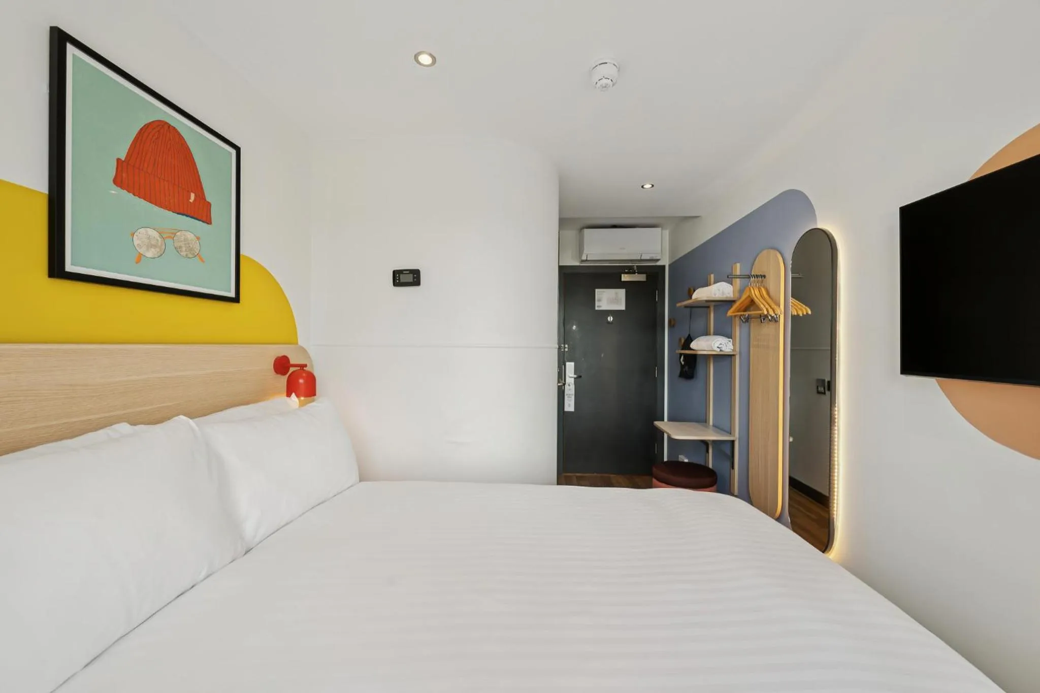 Bedroom, Bed in Garner Hotel Edinburgh - Haymarket by IHG
