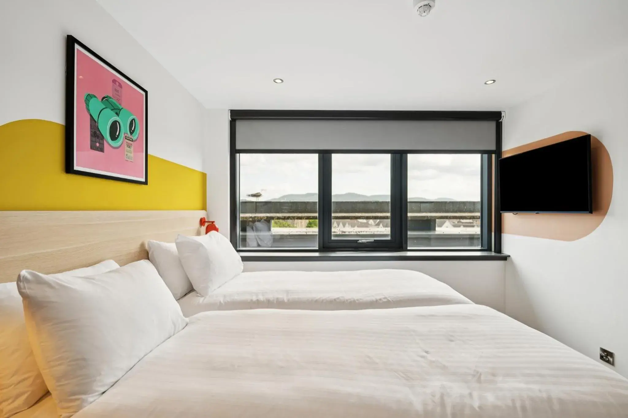 Bedroom, Bed in Garner Hotel Edinburgh - Haymarket by IHG Bedroom, Bed in Garner Hotel Edinburgh - Haymarket by IHG