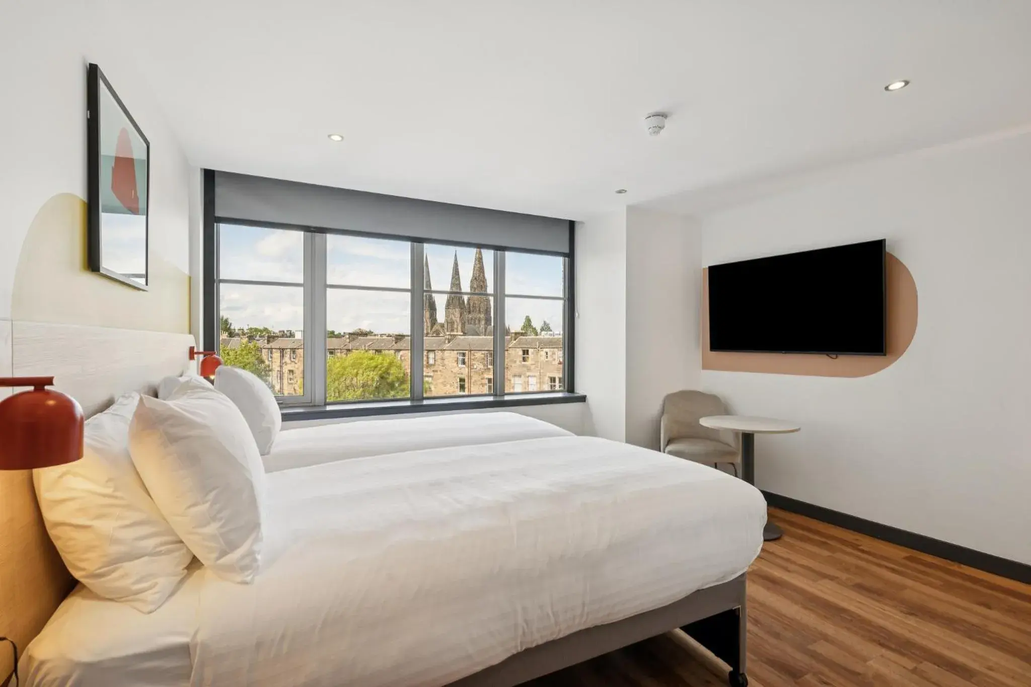 Bedroom, Bed in Garner Hotel Edinburgh - Haymarket by IHG Bedroom, Bed in Garner Hotel Edinburgh - Haymarket by IHG
