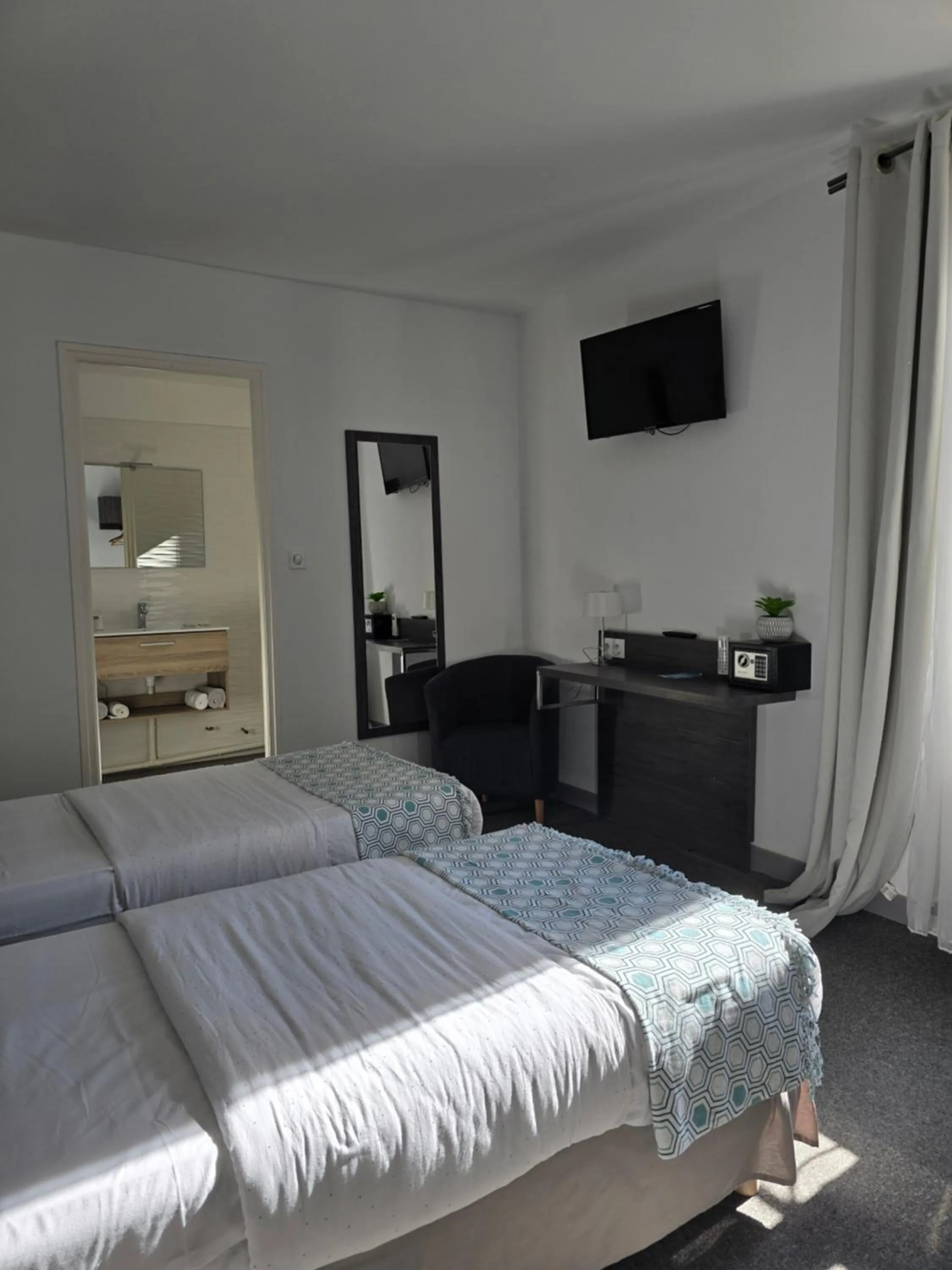 Bed in Hôtel L'Alsace