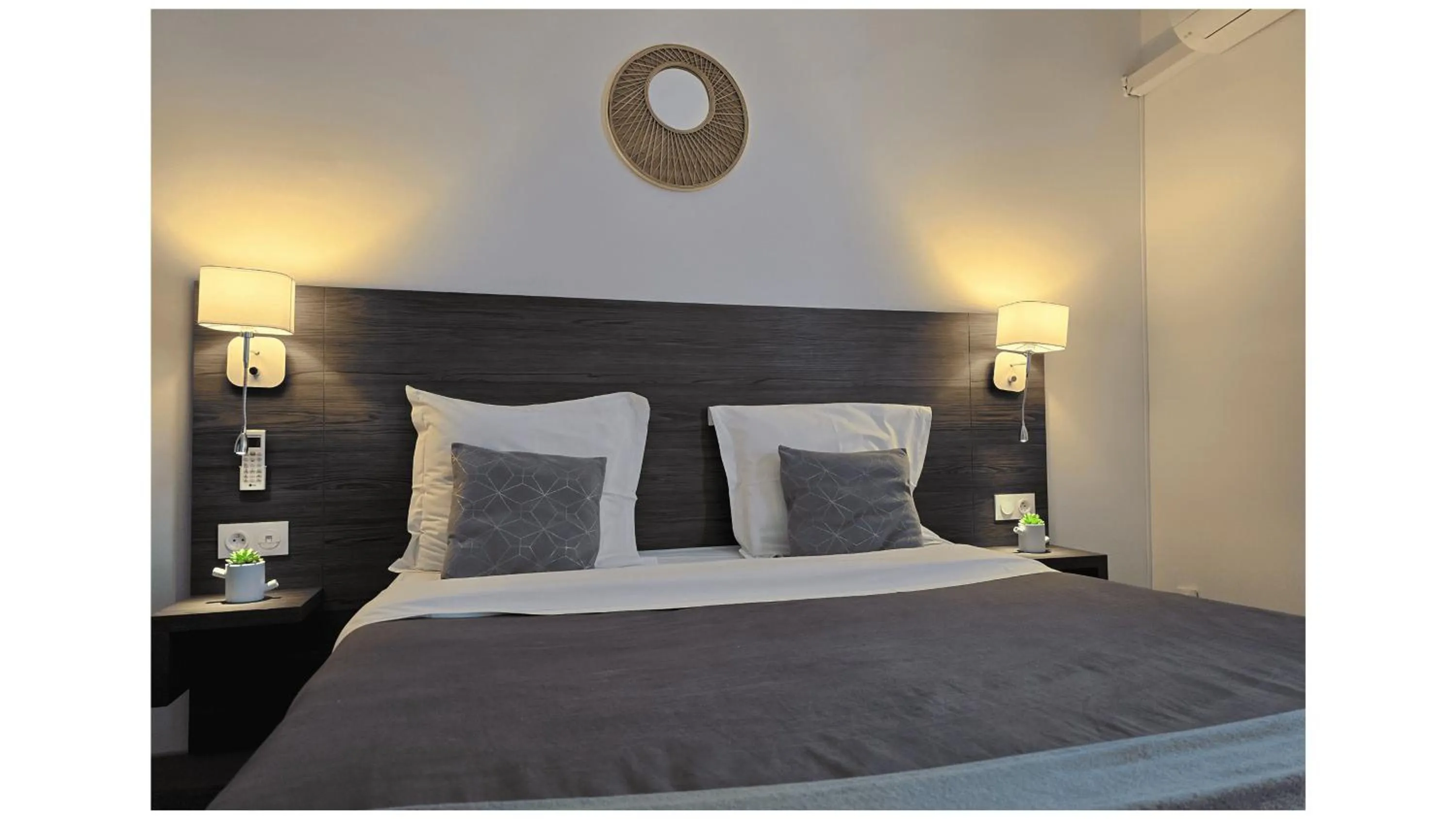 Bed in Hôtel L'Alsace