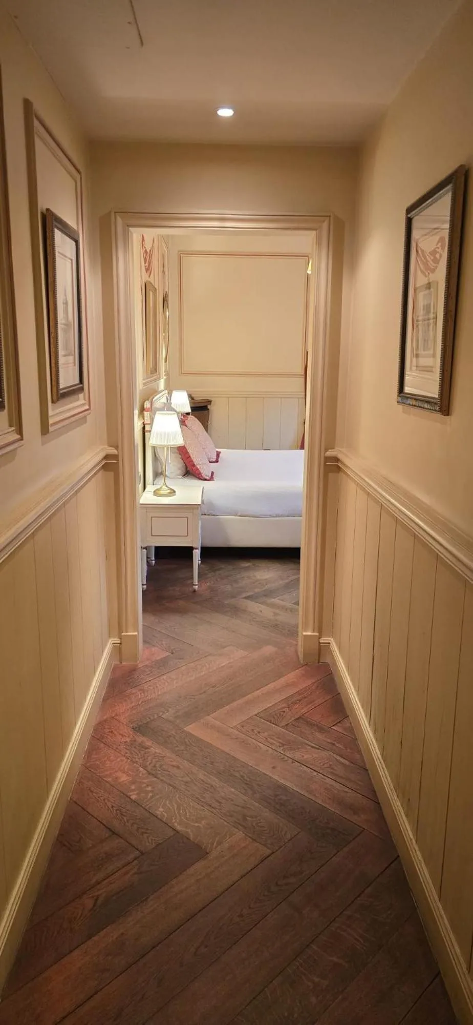 Photo of the whole room, Bed in Les Jardins d'Anaïs