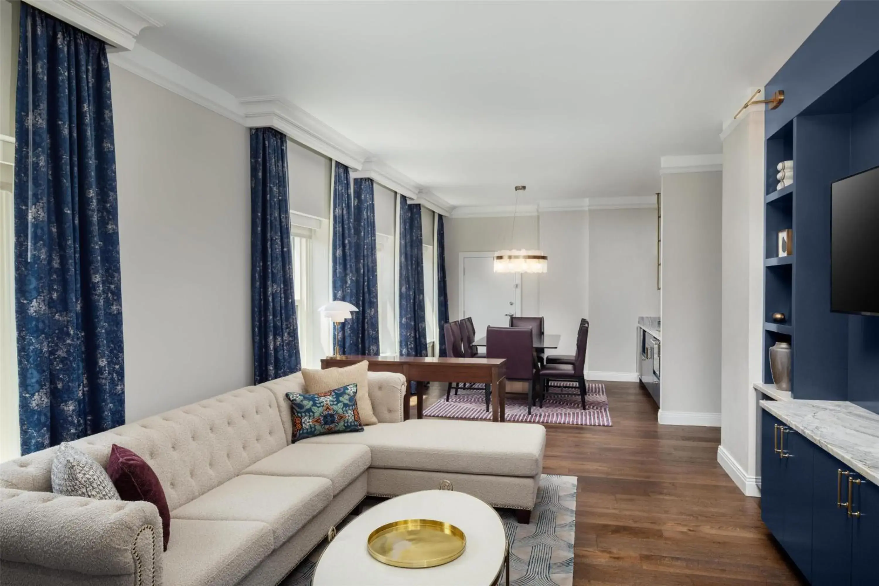 Living room in The Skirvin Hilton Oklahoma City Living room in The Skirvin Hilton Oklahoma City