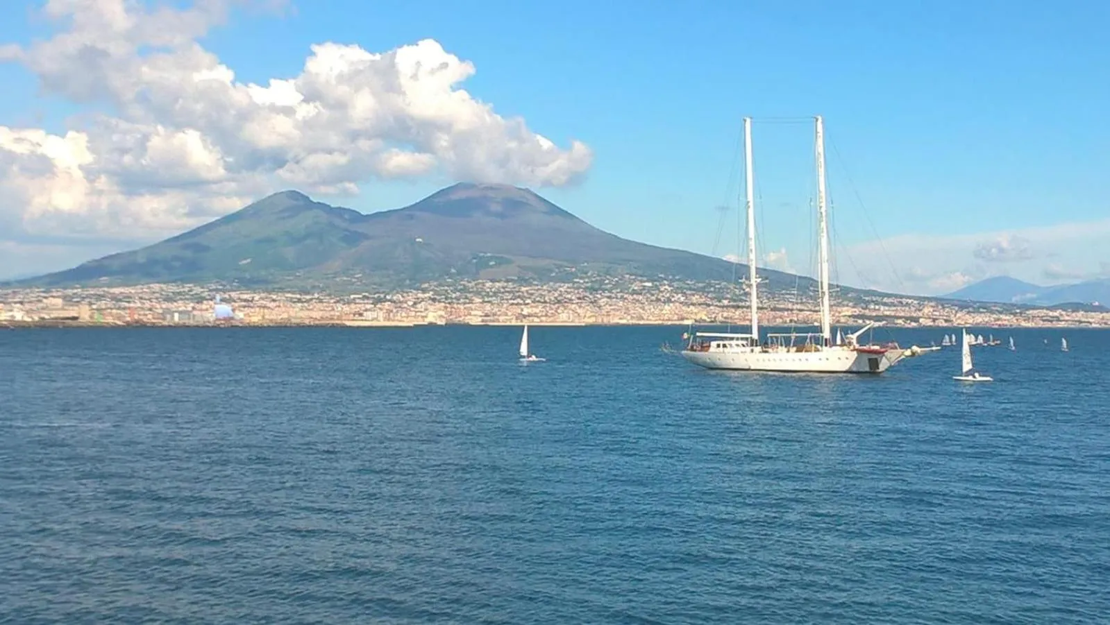 Natural landscape in Napoli Storia e Mare